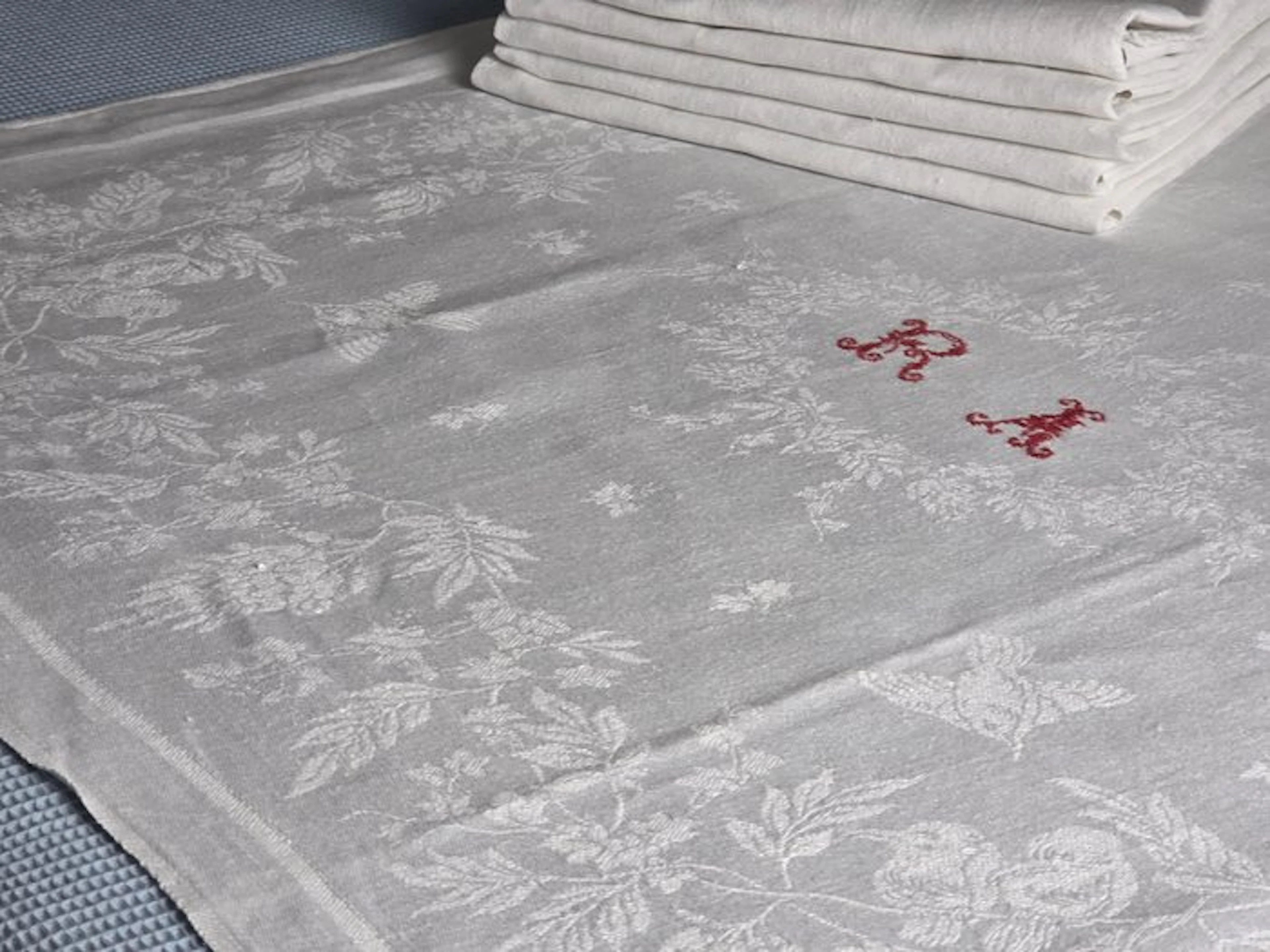 Napkin (6) - 73 cm - 68 cm - RA