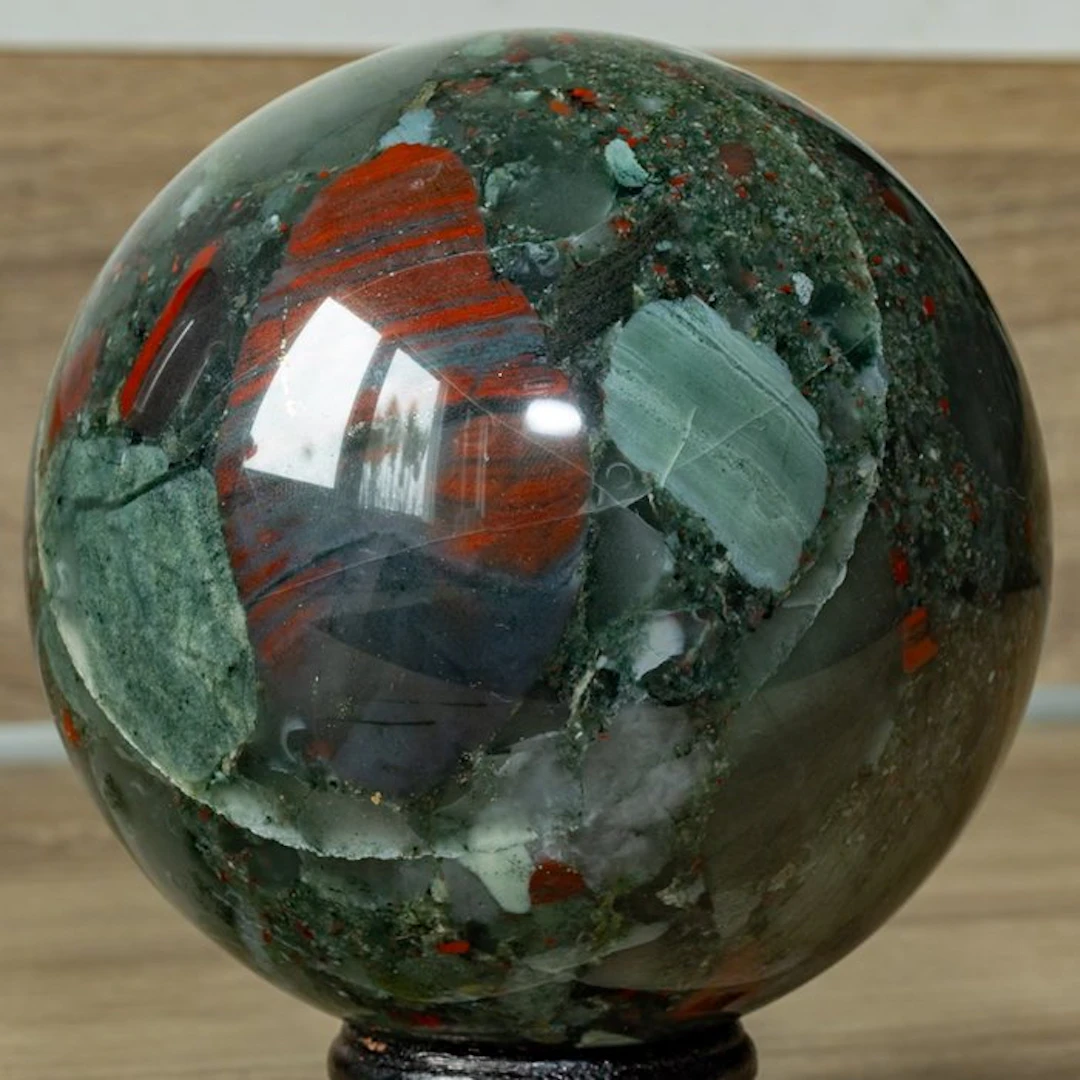 Fine Blood Stone Sphere Sphere - Height: 10.31 cm - Width: 10.31 cm- 1506 g