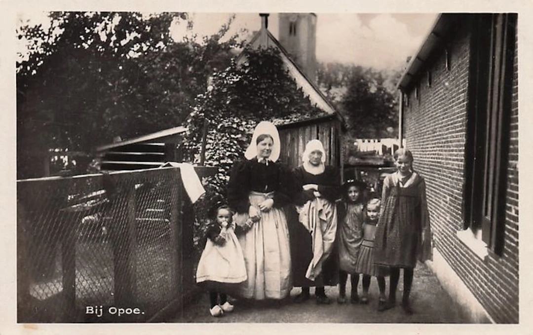 Netherlands - Traditional costumes traditional dress folk...