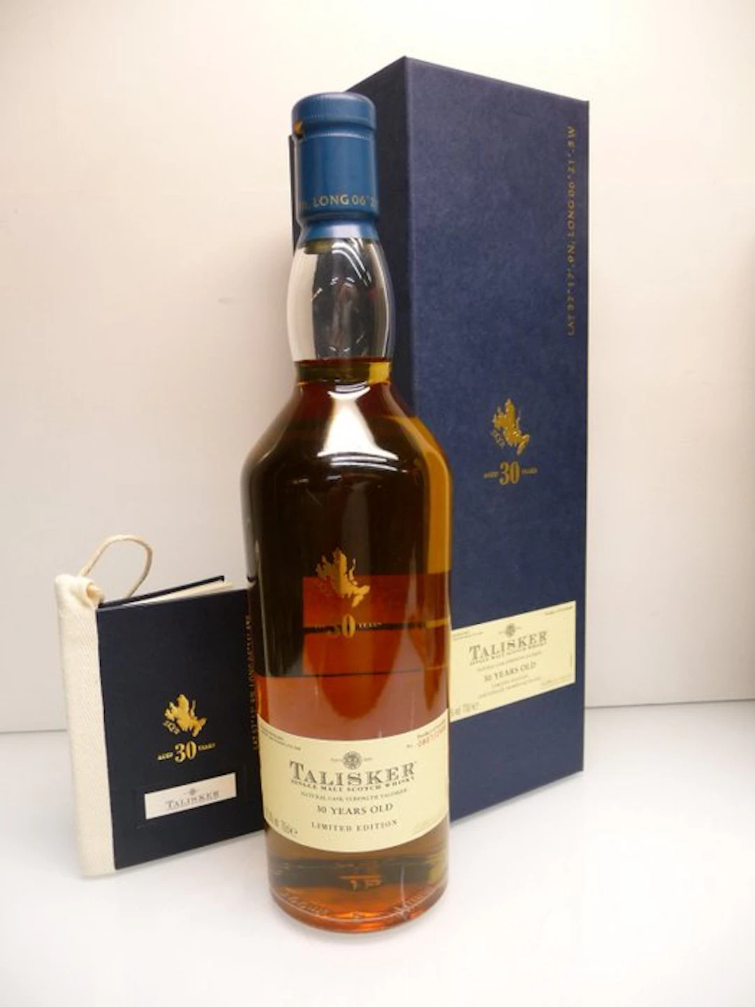 Talisker 30 years old One of 2958 - WF92 - b. 2010 - 70cl