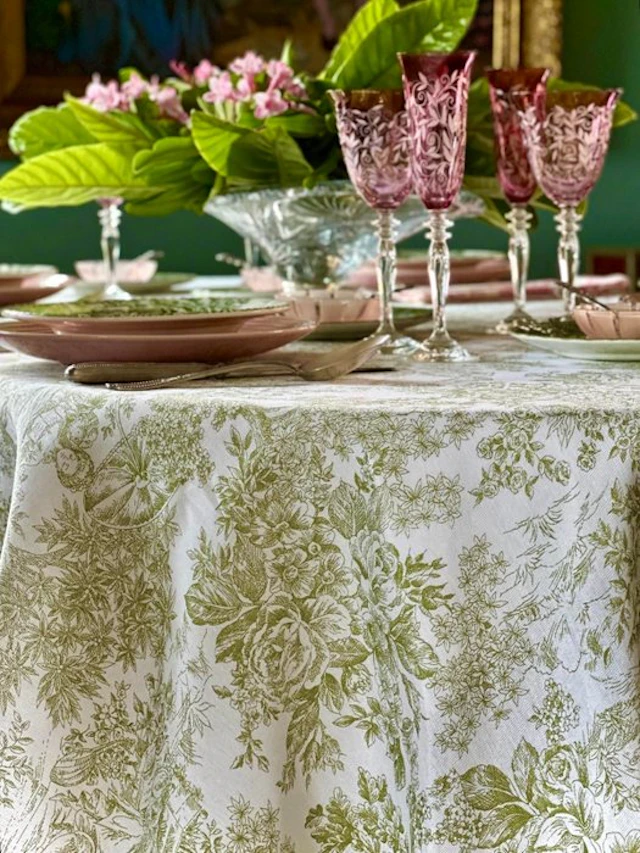 Tablecloth for large tables