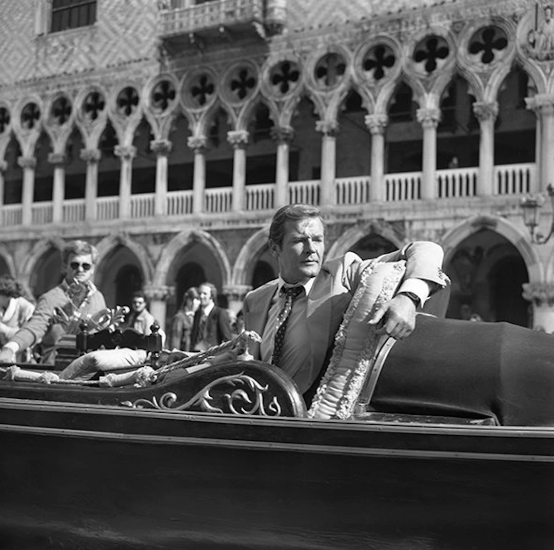 Camerapohoto Epoche/Vittorio Pavan - 23-Roger Moore, Venezia, 1979