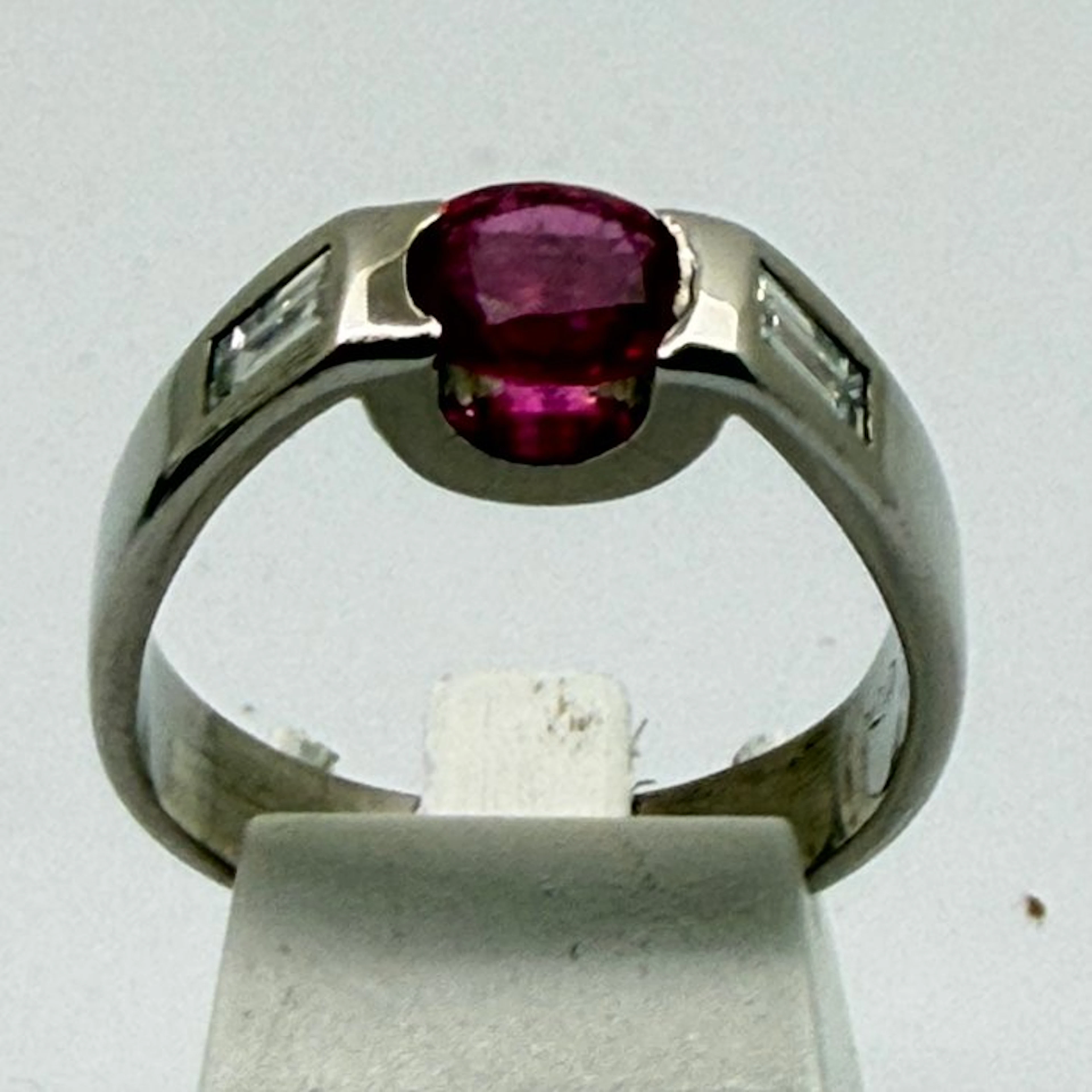 Eternity ring - 18 kt. White gold Ruby - Diamond