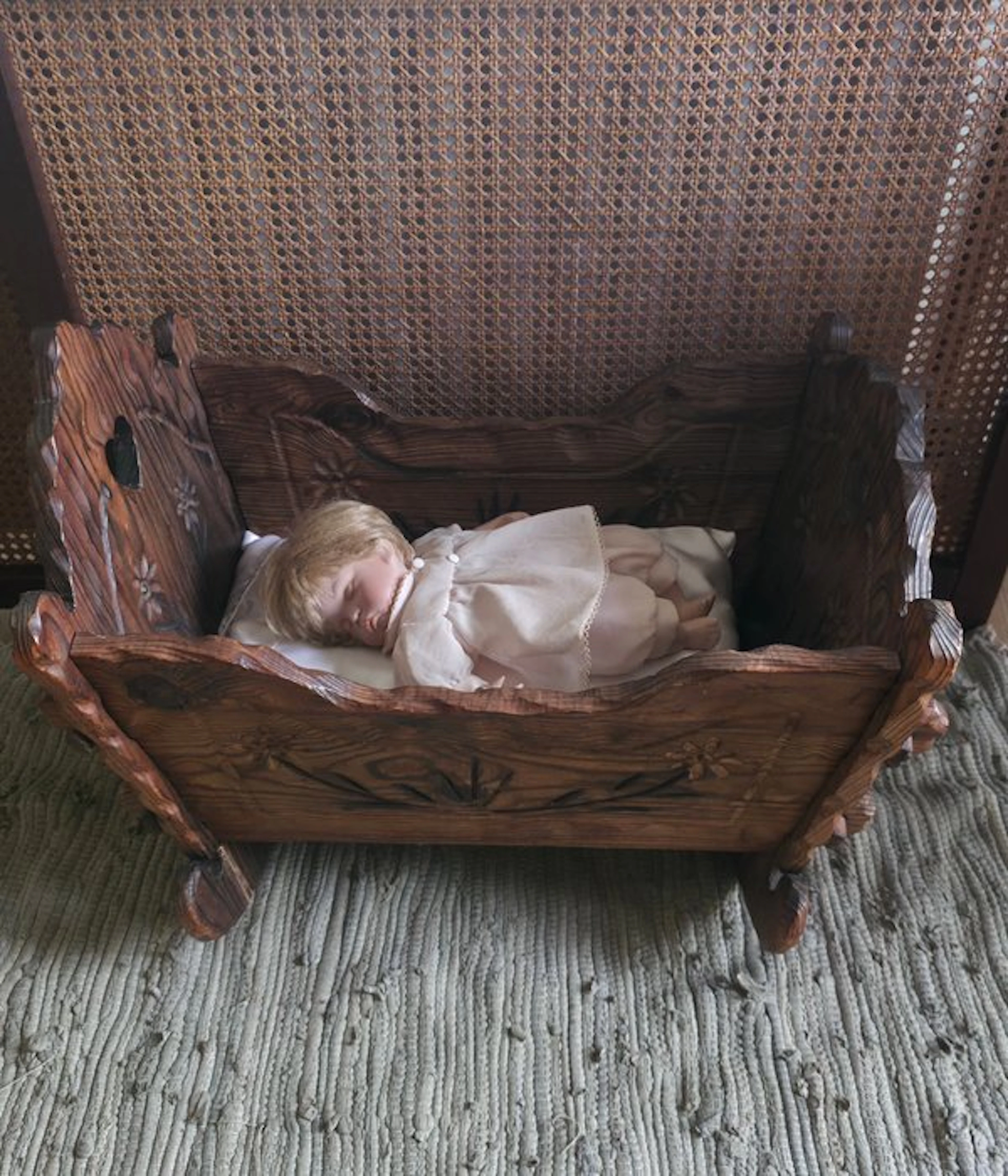 Cradle - Hardwood - Charming doll cradle