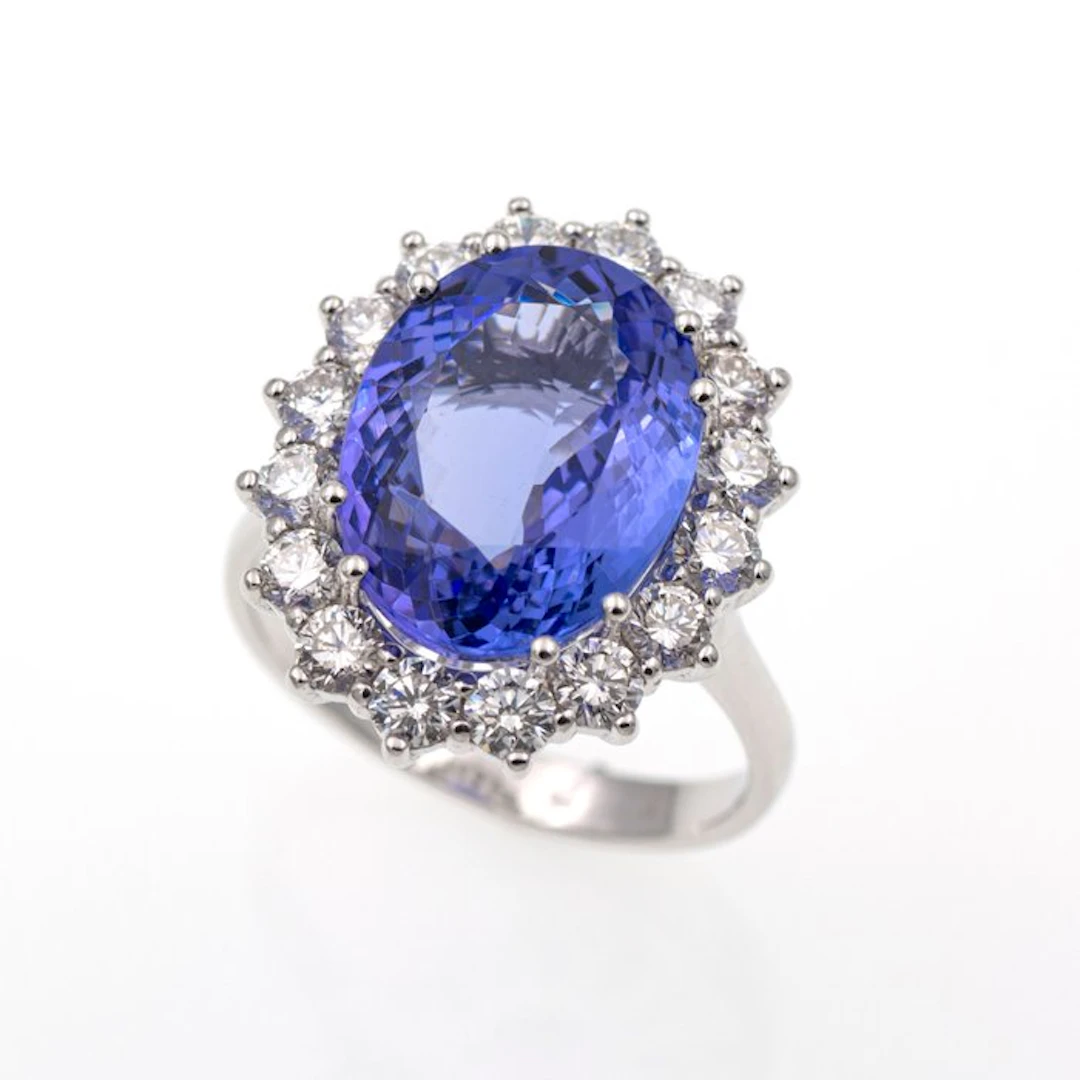 Ring - 18 kt. White gold - 8.43ct. tw. Tanzanite - Diamond