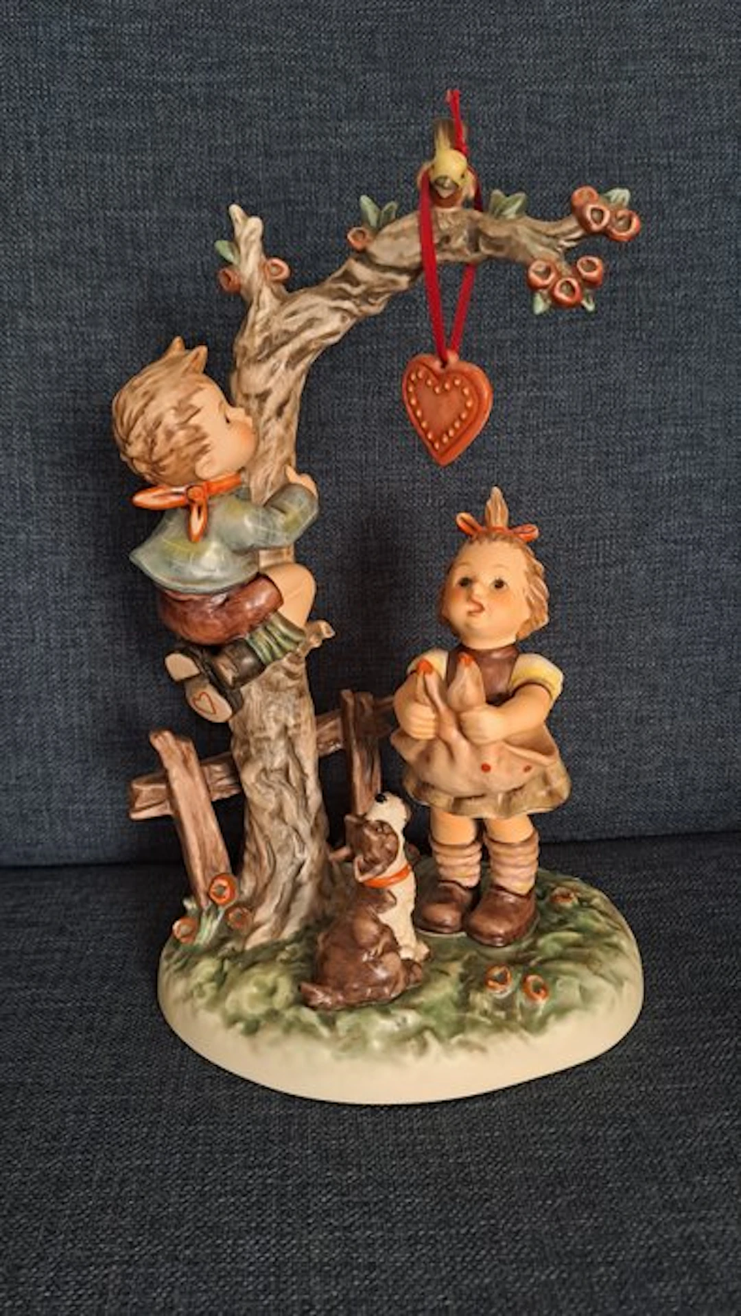 Goebel - Figurine - Een hart voor jou - Porcelain