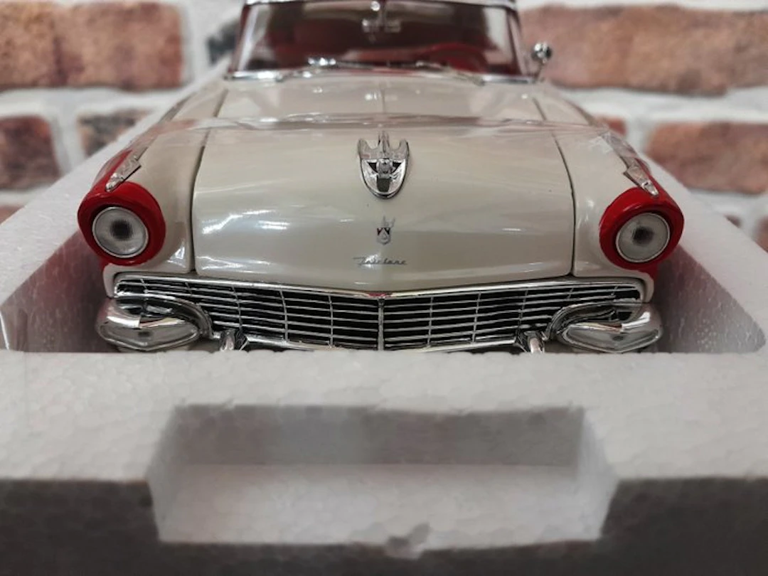Ertl 1:18 - Model car - Ford Fairlane Sunliner 1956 - American Muscle Mint