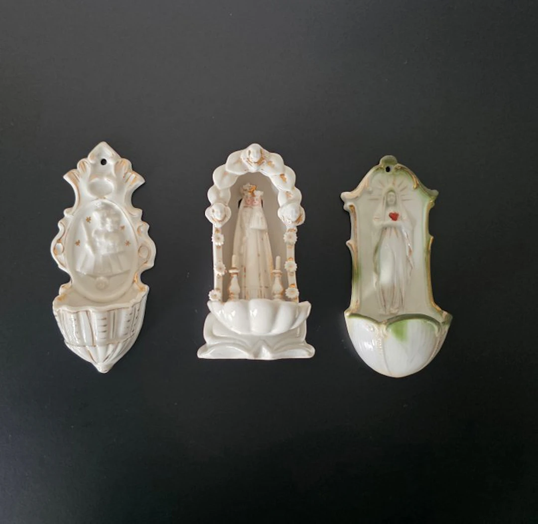 Holy water font (3) - Antiek gedetailleerde Wijwatervaten/bakjes - 3 stuks