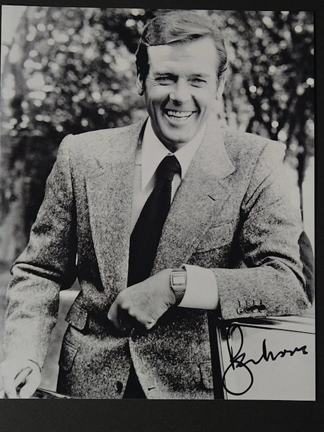 James Bond 007: The Spy Who Loved Me - Sir Roger Moore (+) as 007 - Autograph