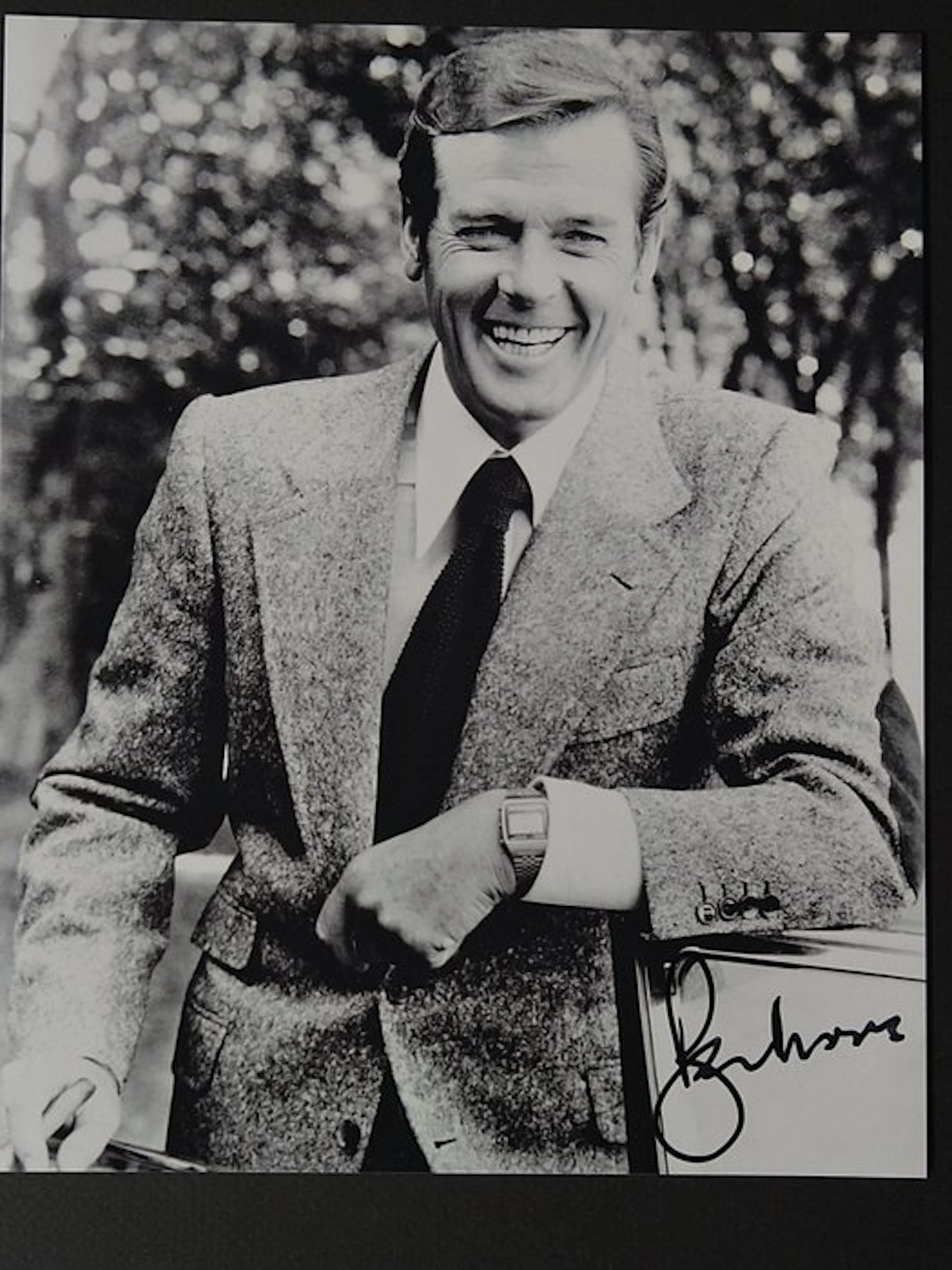 James Bond 007: The Spy Who Loved Me - Sir Roger Moore (+) as 007 - Autograph
