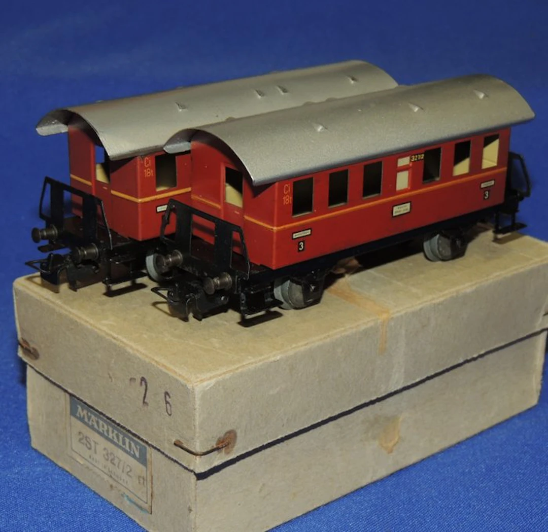 Märklin H0 - 327/2.1 - Model train passenger carriage (2) - 2x red Thunder Gun