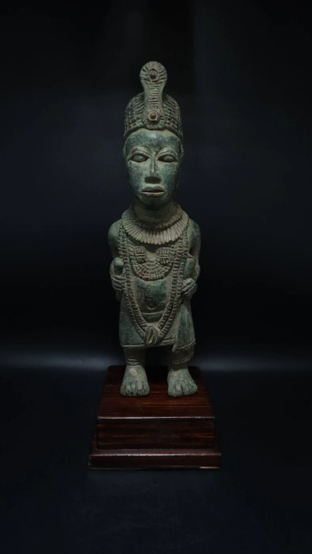 A superb statue of the Oba in war attire