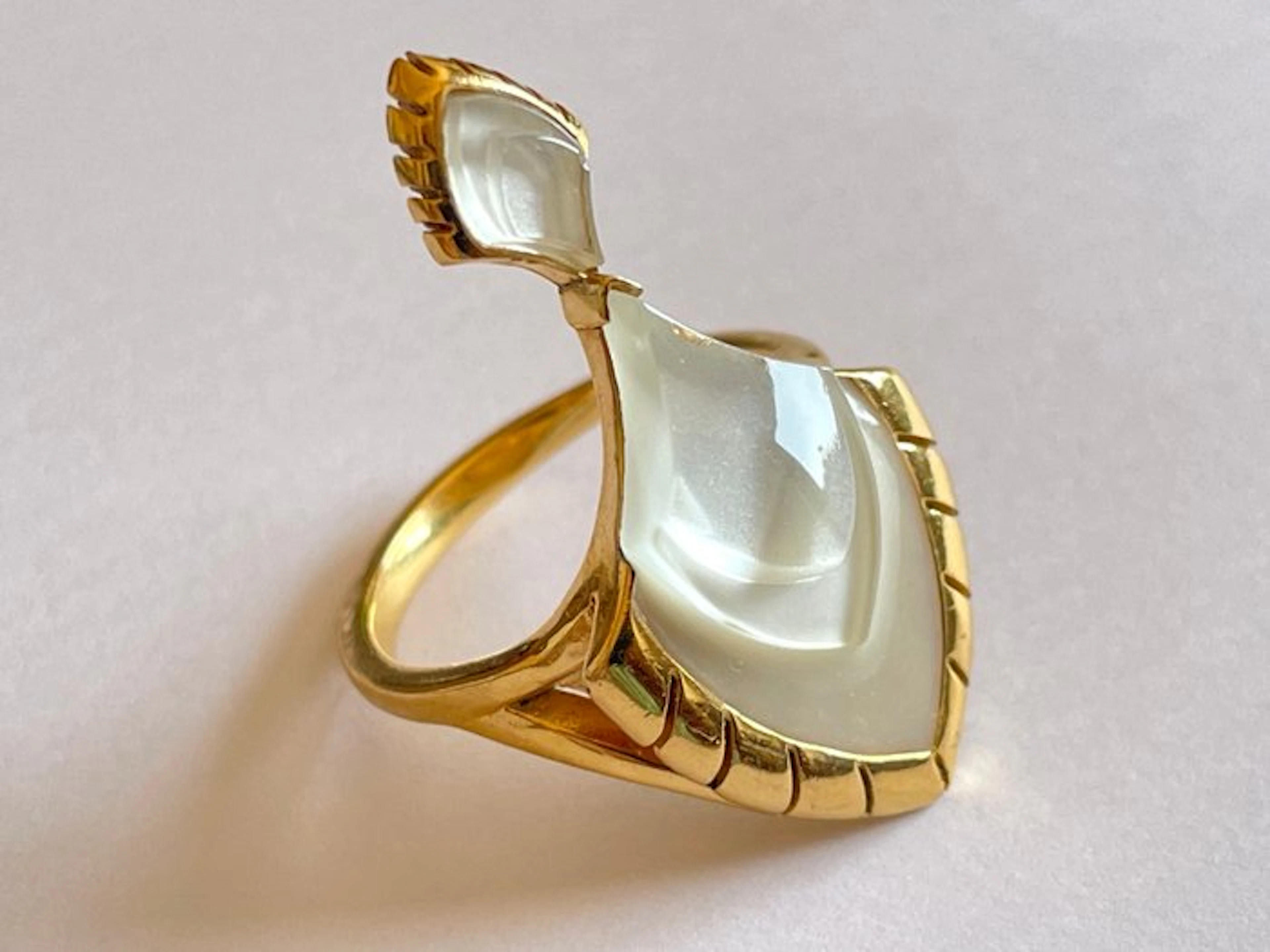 René Lalique - “Paon” - Gold plated, Crystal - Ring