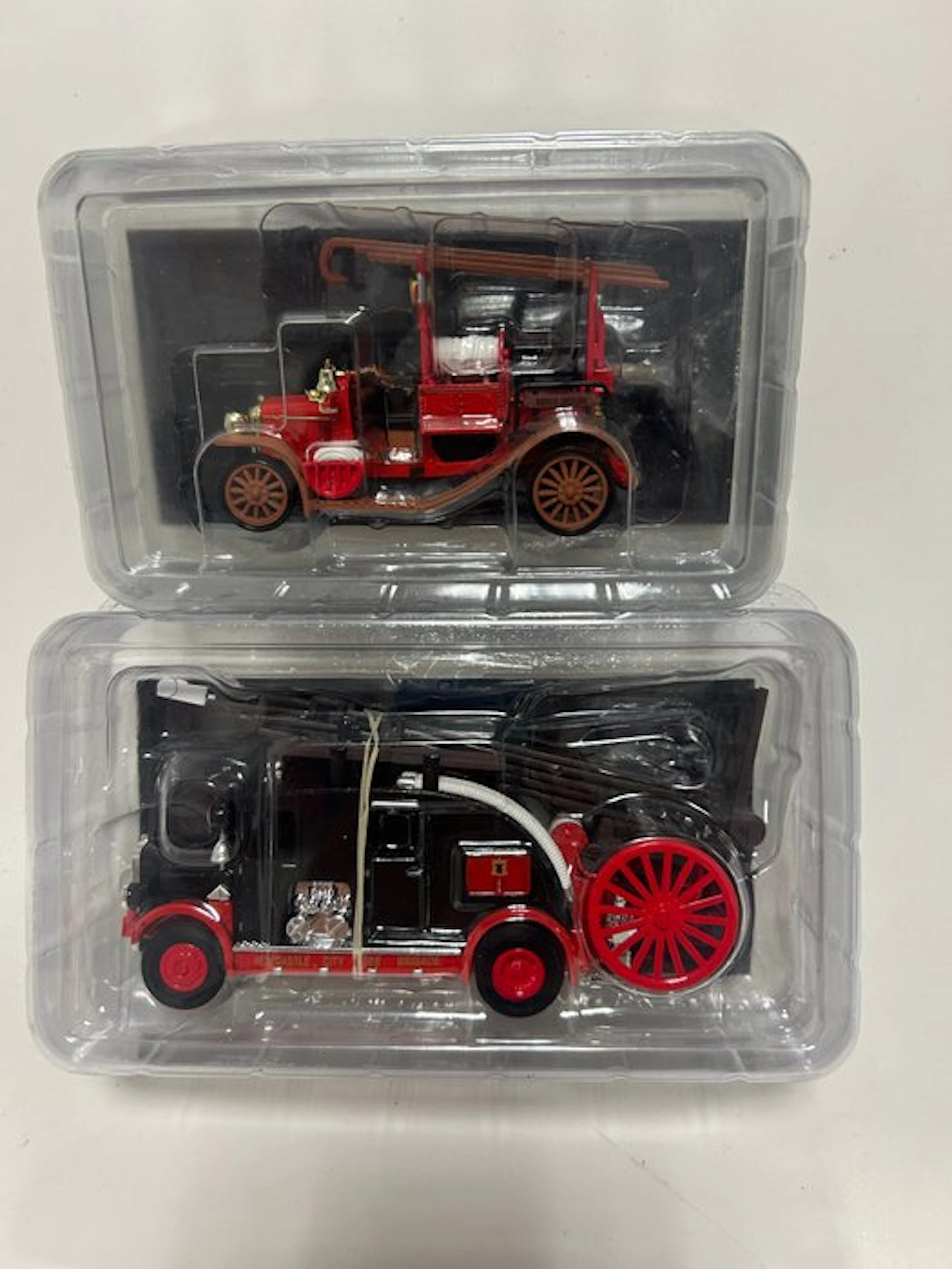 1:43 - Model truck (2) - 1939 Leyland FK9; 1922 Bomba tanque 84 PS Delahaye