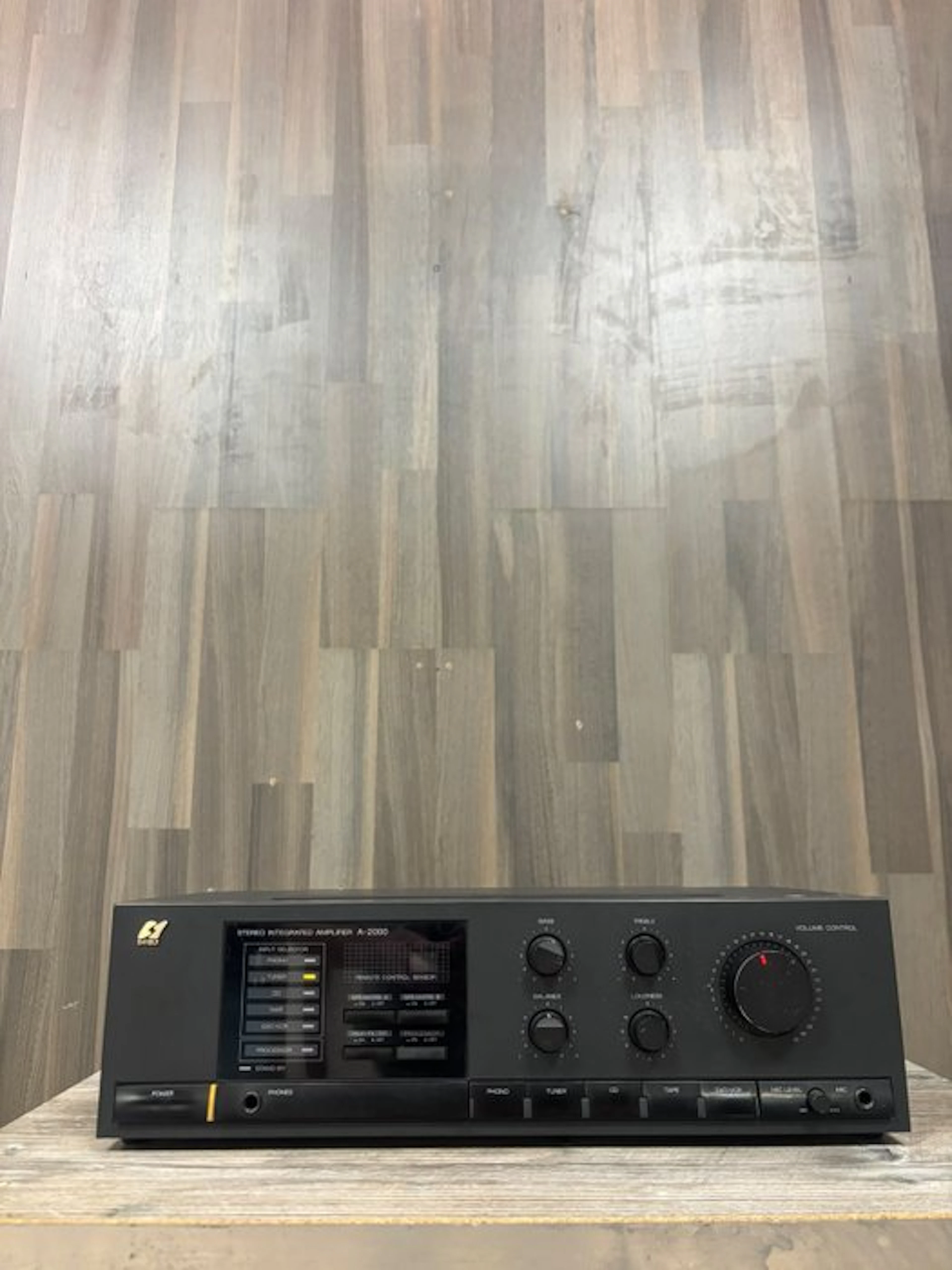 Sansui - A 2000 Solid state integrated amplifier