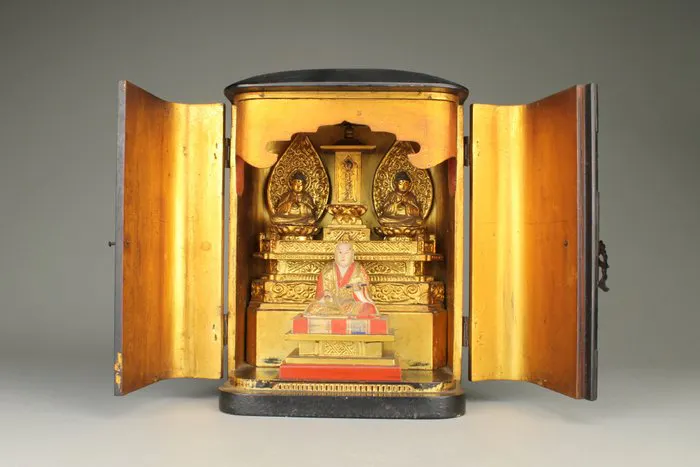 Travel altar (butsudan / zushi) Buddha - Wood