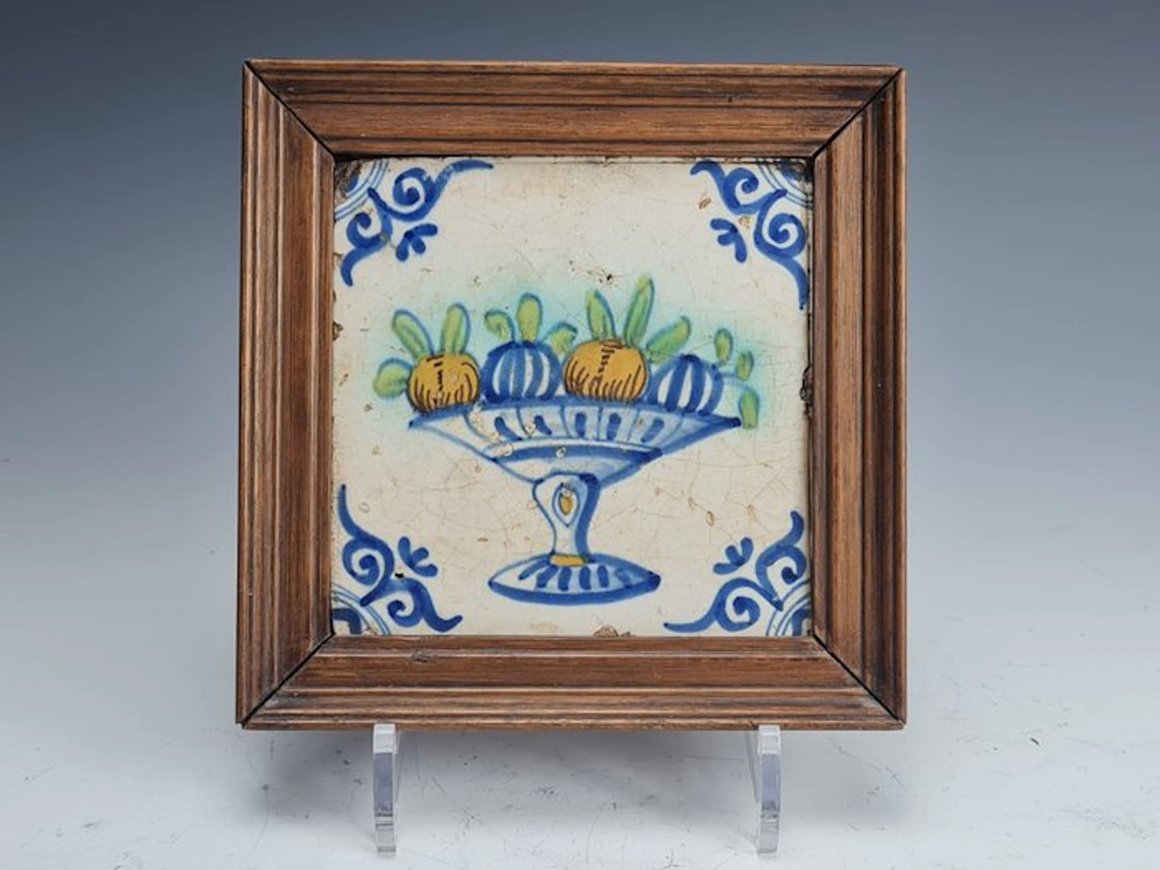 Tile - 1600-1650 - Corner motif Ossenkop