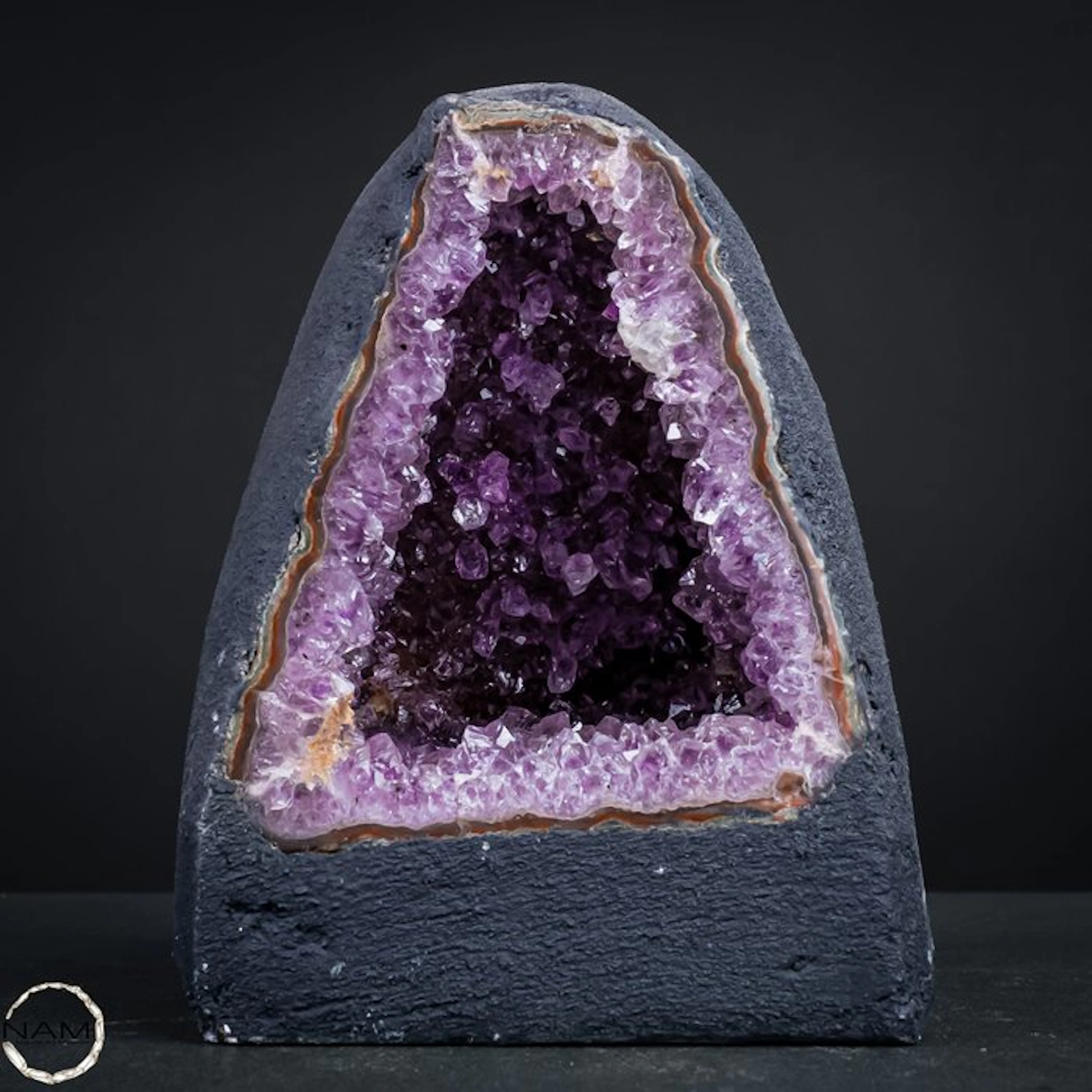 Natural amethyst druzy – an impressive natural work of art full of depth