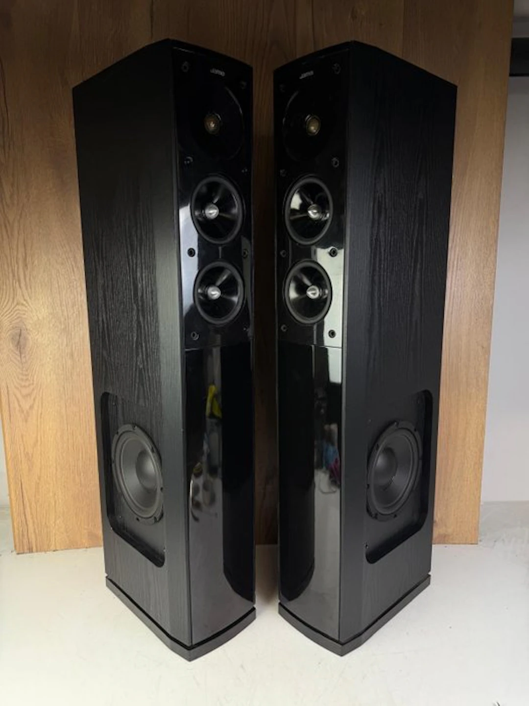 Jamo - S606 - Matching Pair Speaker set