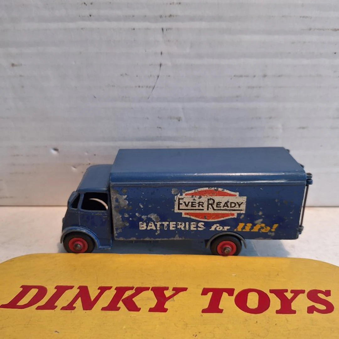 Dinky Toys 1:43 - Model car - Dinky Supertoys - Guy Van...