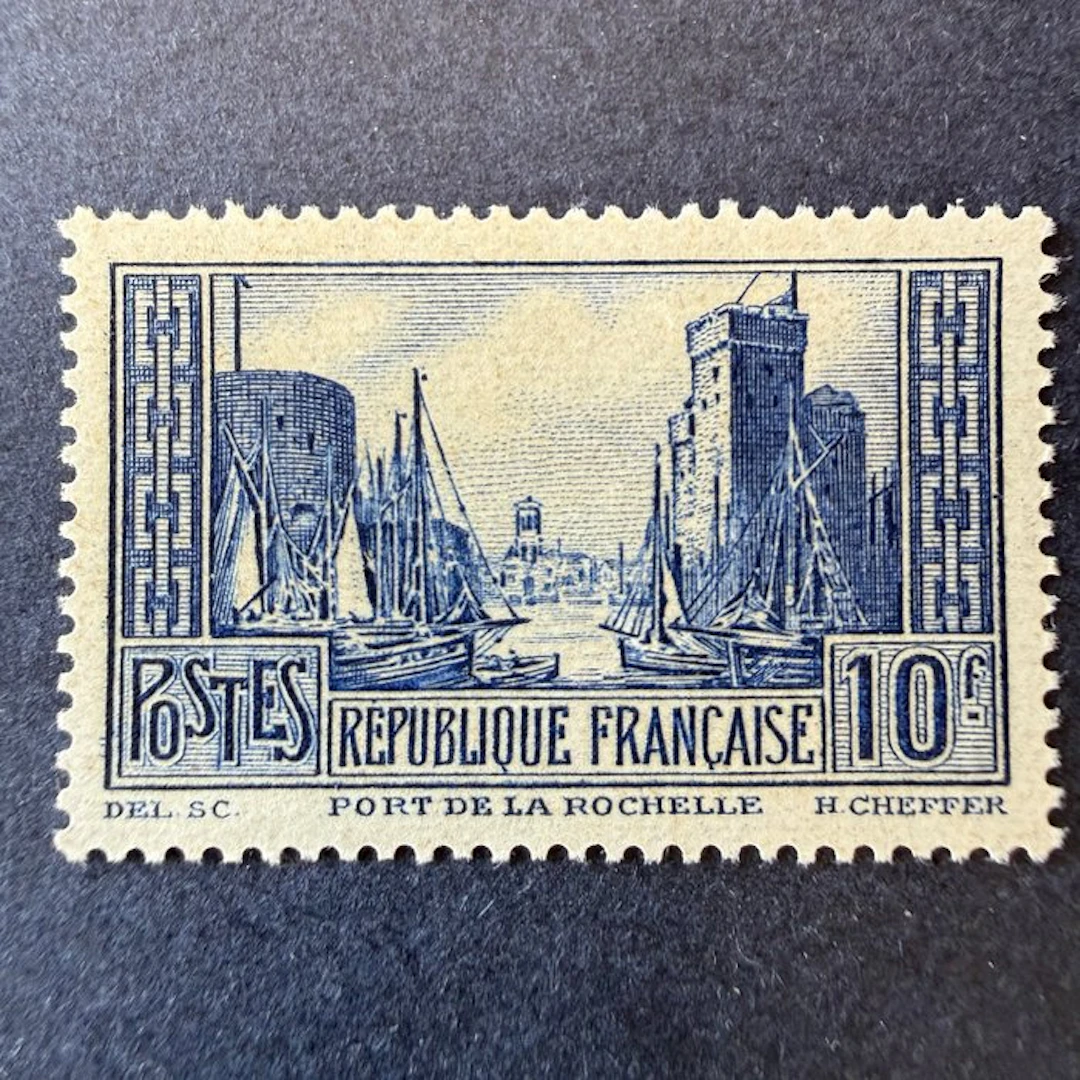 France - Yvert 261 'Port of La Rochelle' mint **, without a hinge. Very good.