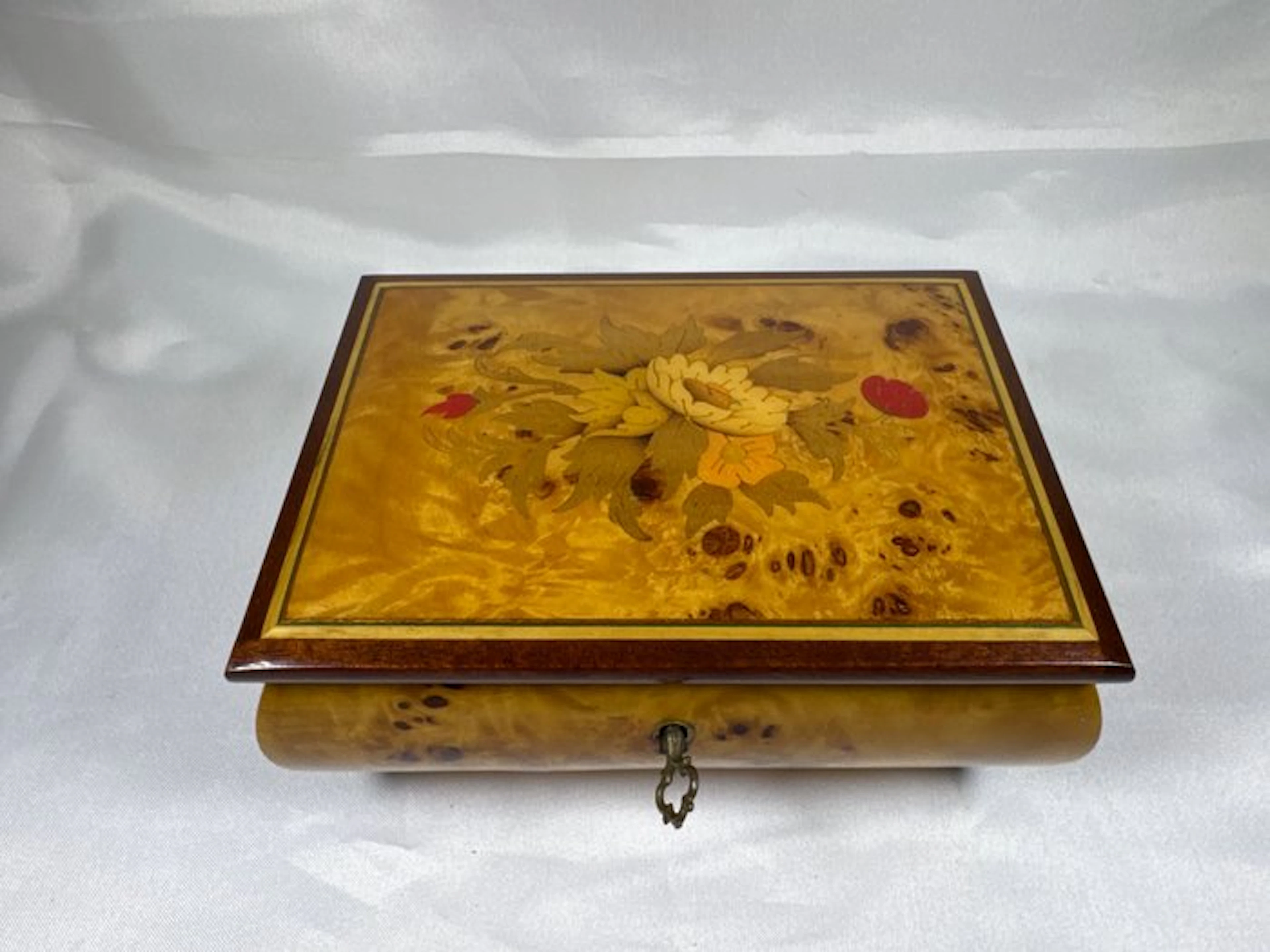 Musical jewellery box - Italy - 1960-1970