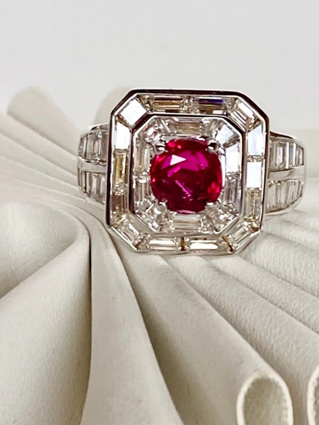 Statement ring - 18 kt