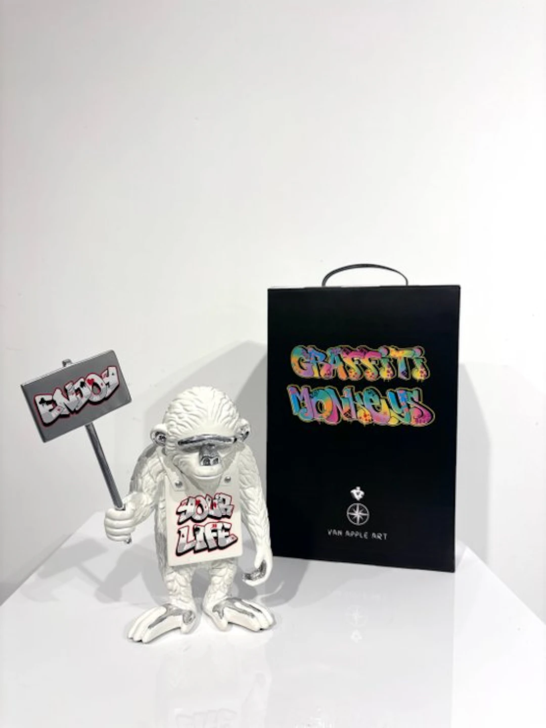 Van Apple - Graffiti Monkey - Enjoy Your Life
