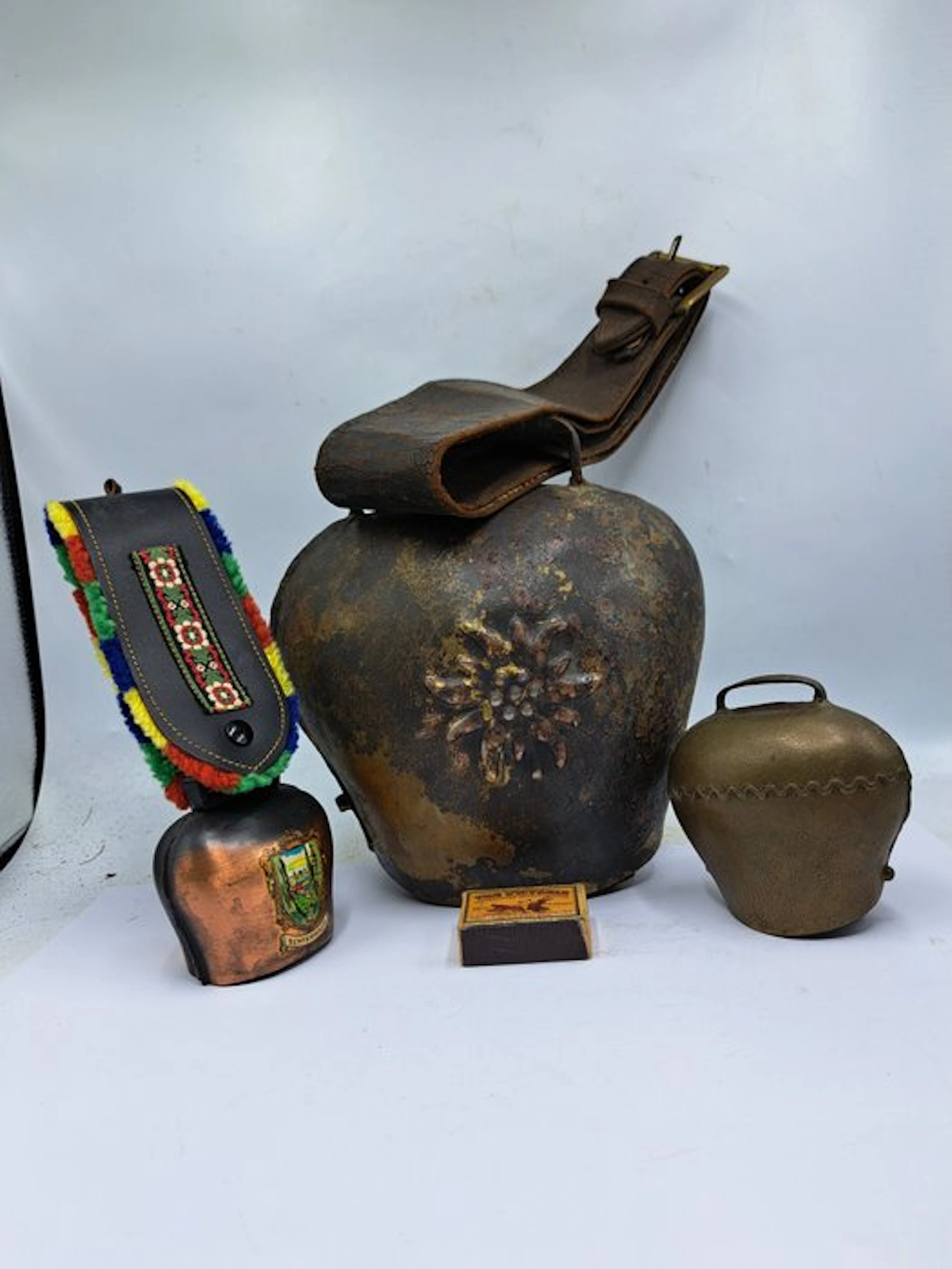 Decorative bell (3) - Gigabel 2.3 kg - Switzerland - Koebel with Riem