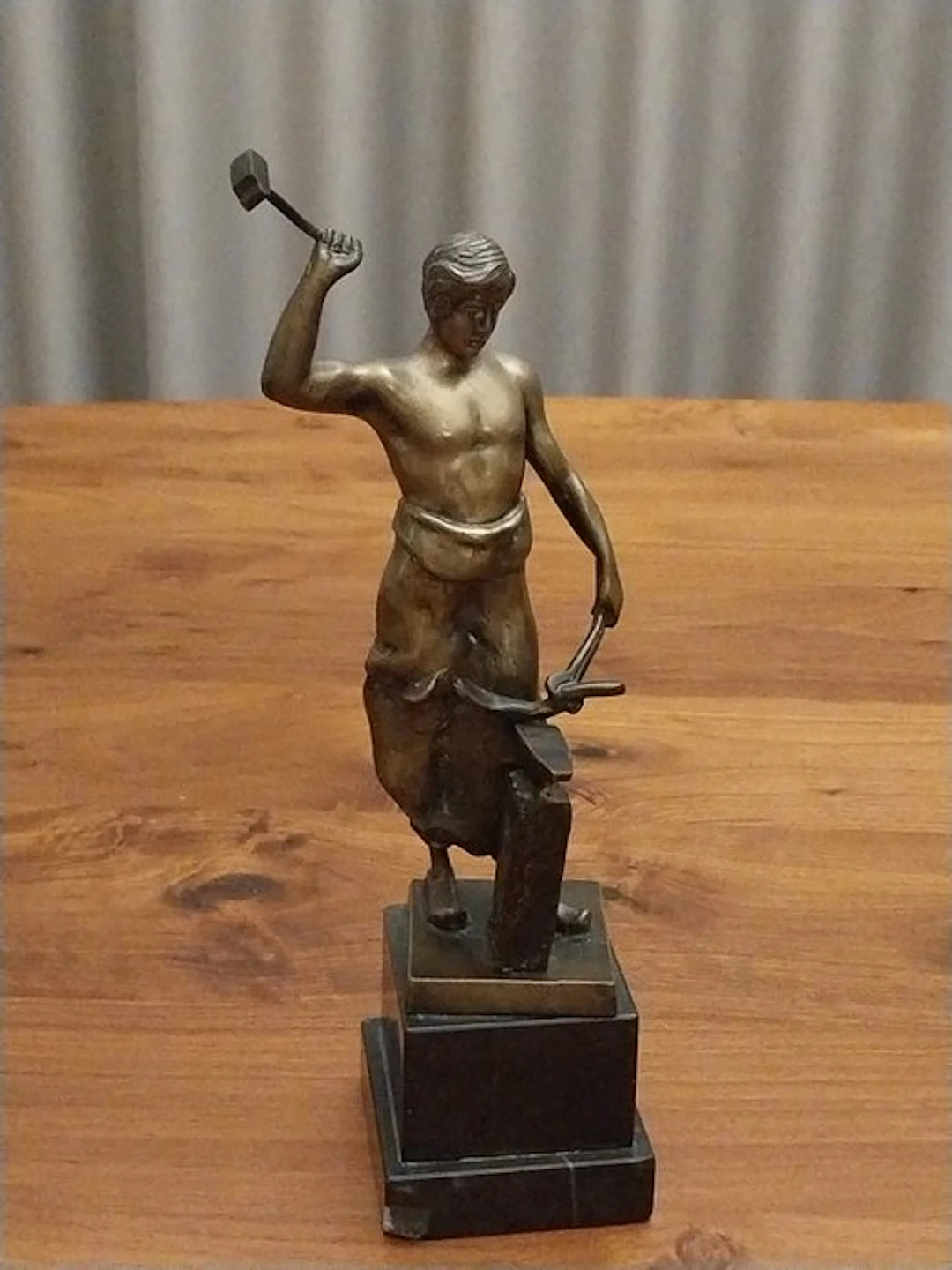 Moret - Statuette, Smid - 22 cm - Bronze, Marble