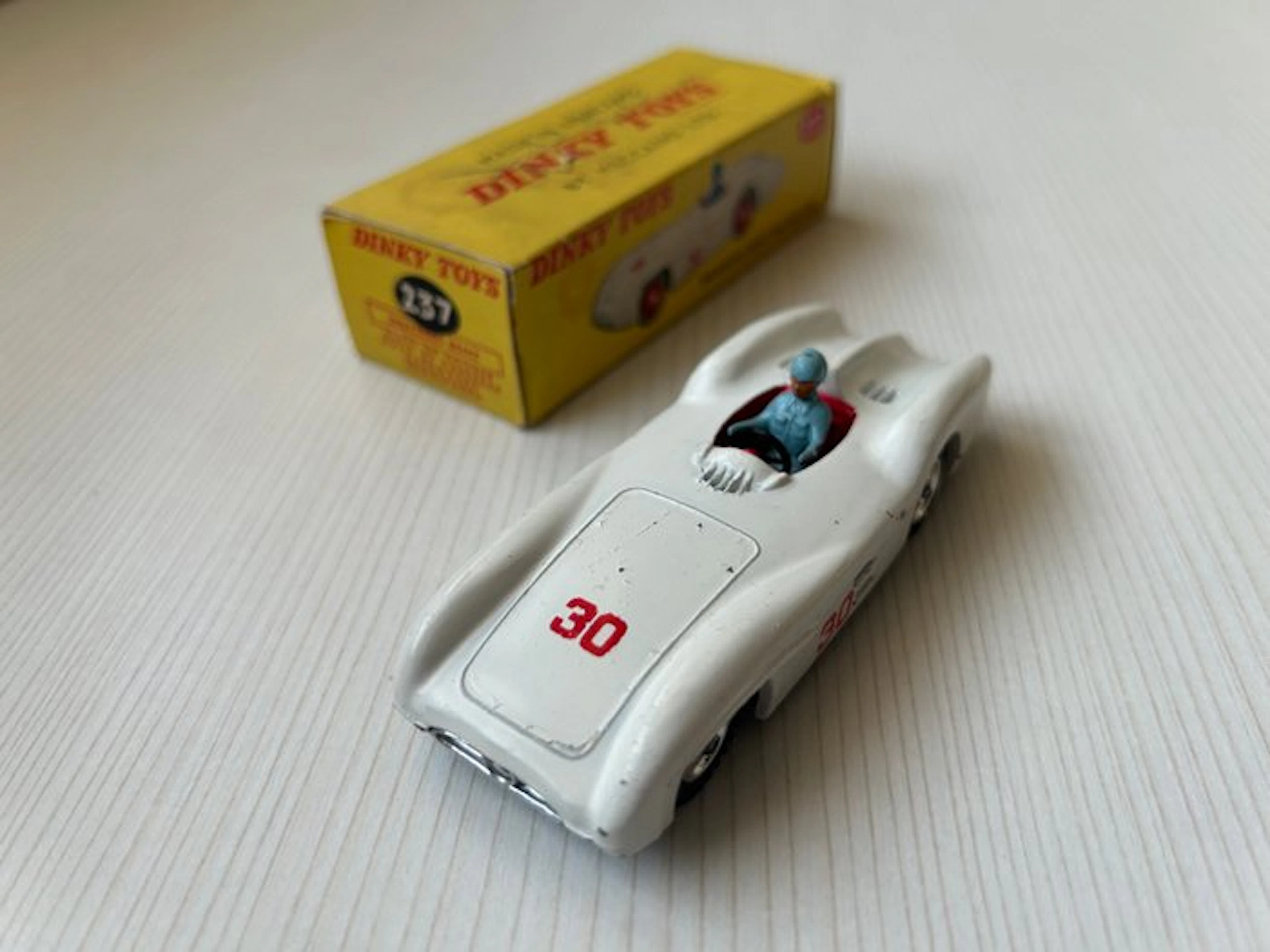 Dinky Toys 1:43 - Model car - Scarce No