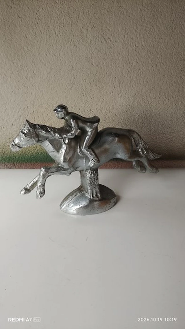 Badge car mascotte cavallo - United Kingdom - 20th - late