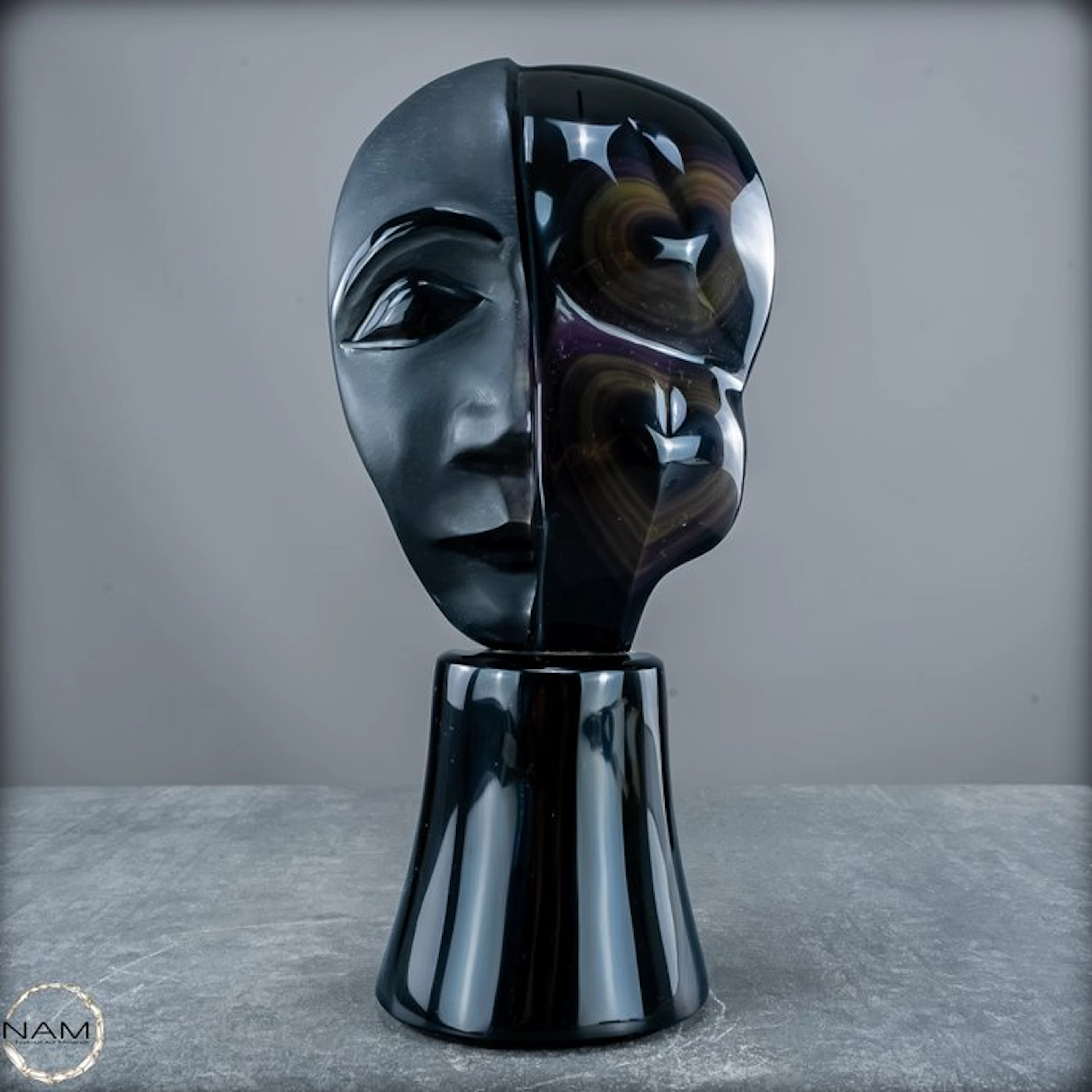Obsidian-Maske aus Mexiko mit schimmernden Herzen –...