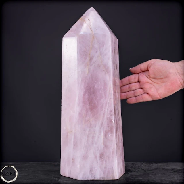 Rose quartz obelisk – Soft power in an elegant form.- 13268.75 g