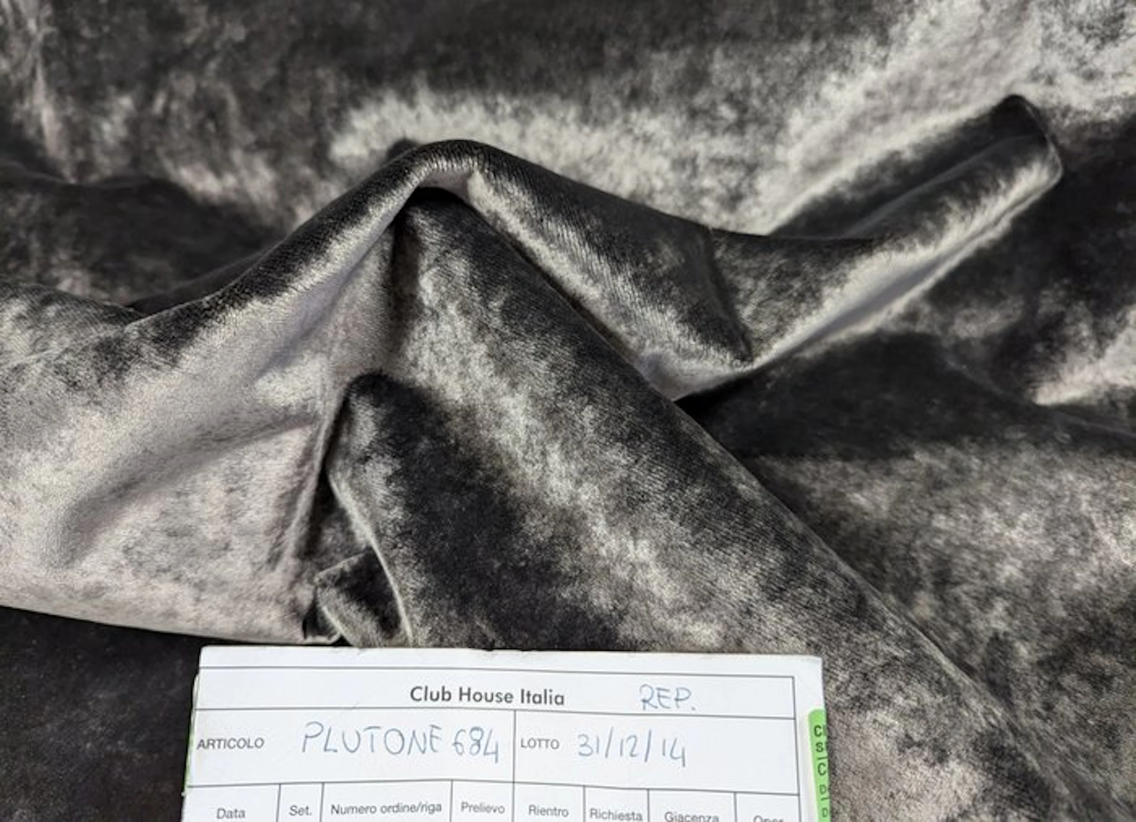 Un Velluto di Lusso: Plutone VIP 684 Ice Quartz Grey...