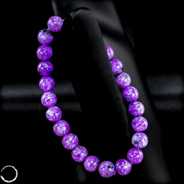 Magic of Transformation – A beautiful bracelet made of genuine charoite