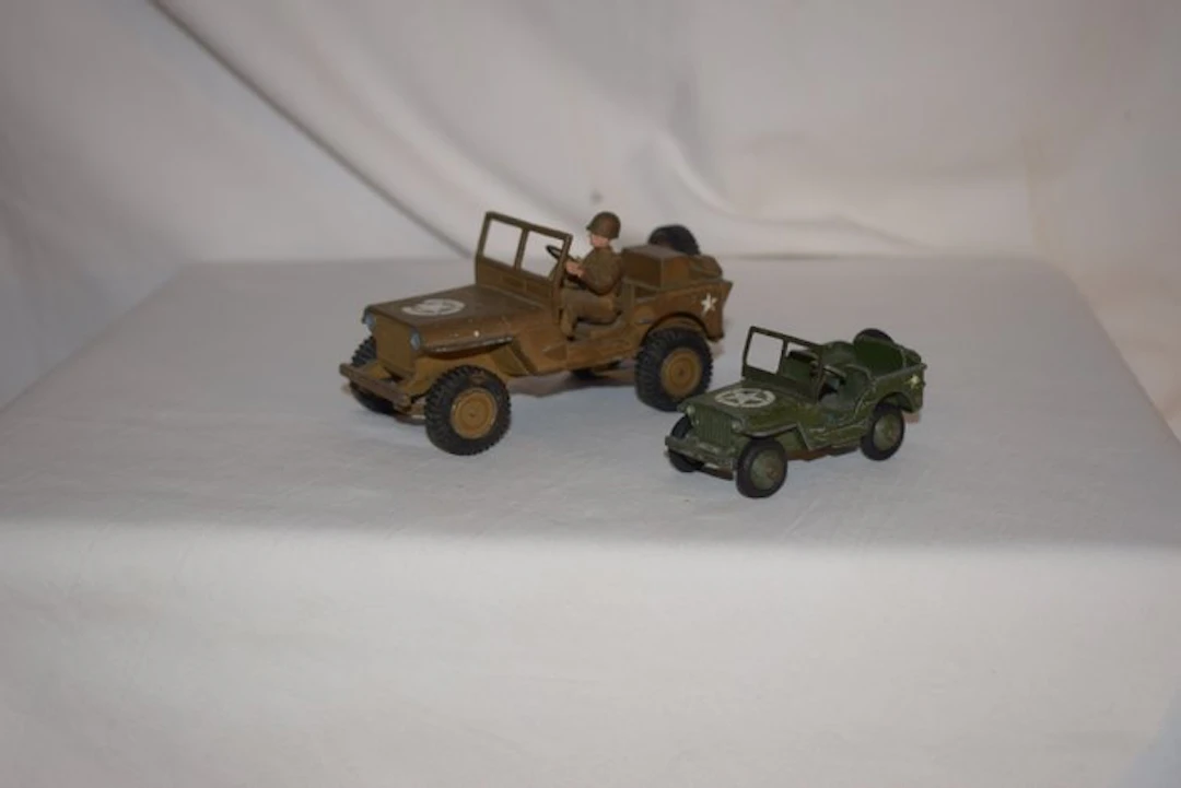 Dinky Toys - Model car (2) - Jeep nr. 153a en Jeep nr. 615