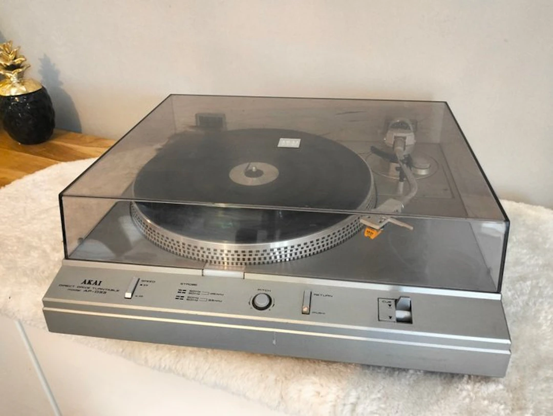 Akai - AP-D33 – Direct Drive – Stroboscope – Silver – Cover Turntable