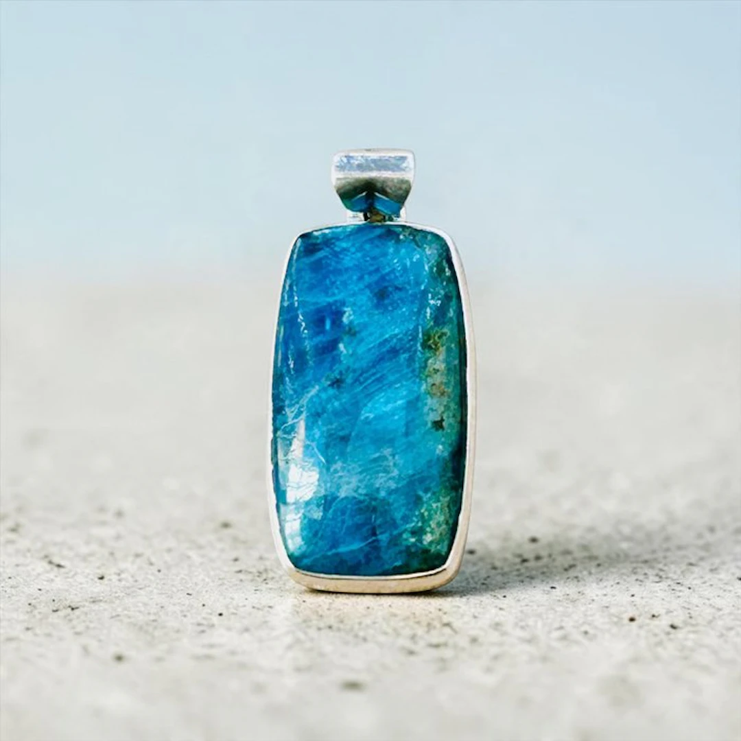 Natural blue apatite — 925 sterling silver Pendant...
