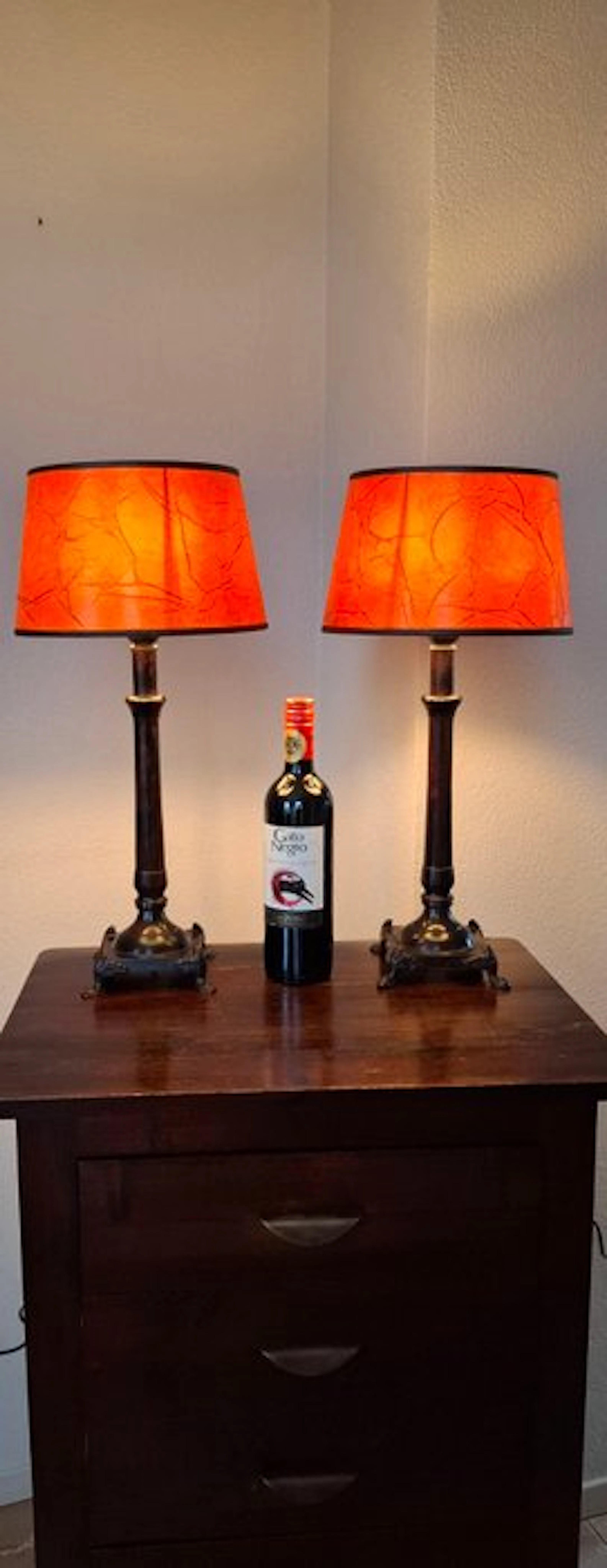 Table lamp (2) - Patinated metal - Inc: leather-look caps