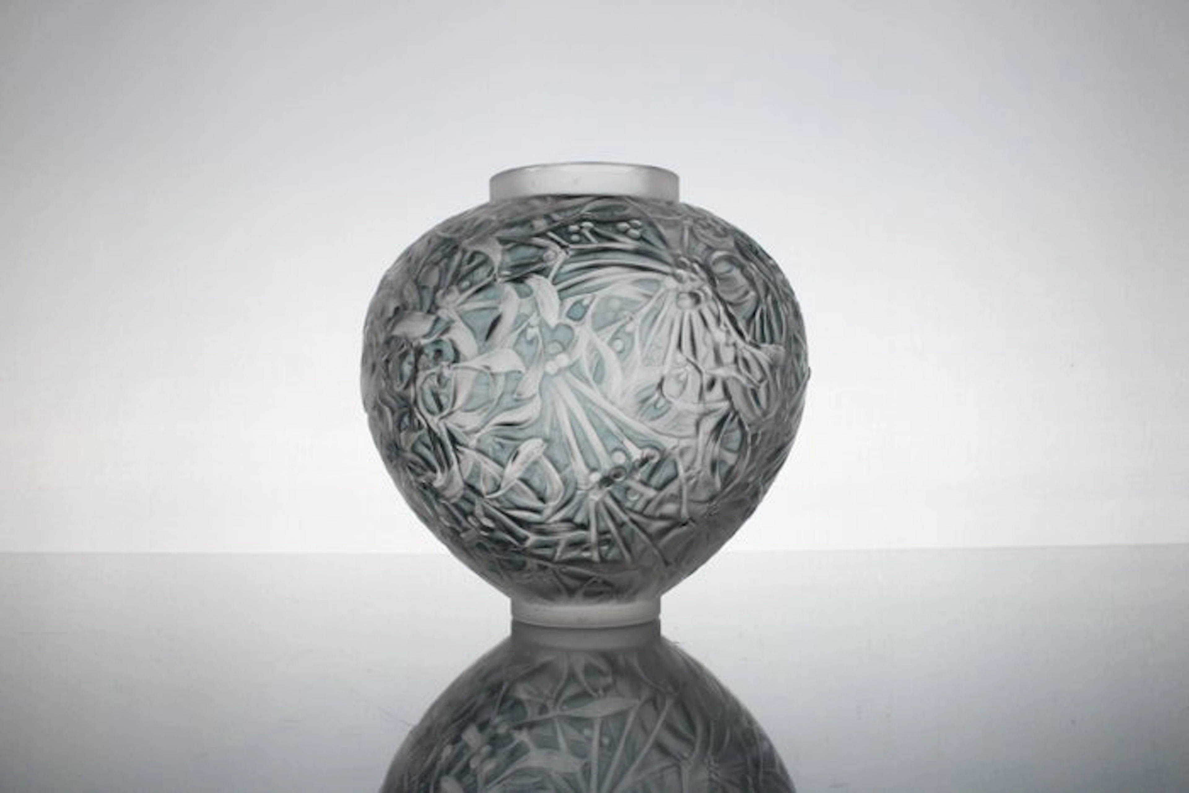 Lalique - René Lalique - Vase - 'Gui' - Glass