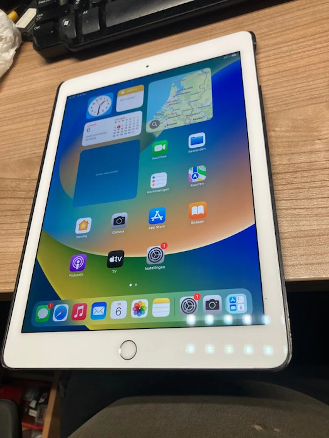 Apple iPad Pro (9.7 inch) A1673 ,256MB !!!! very large memory - Laptop (1)