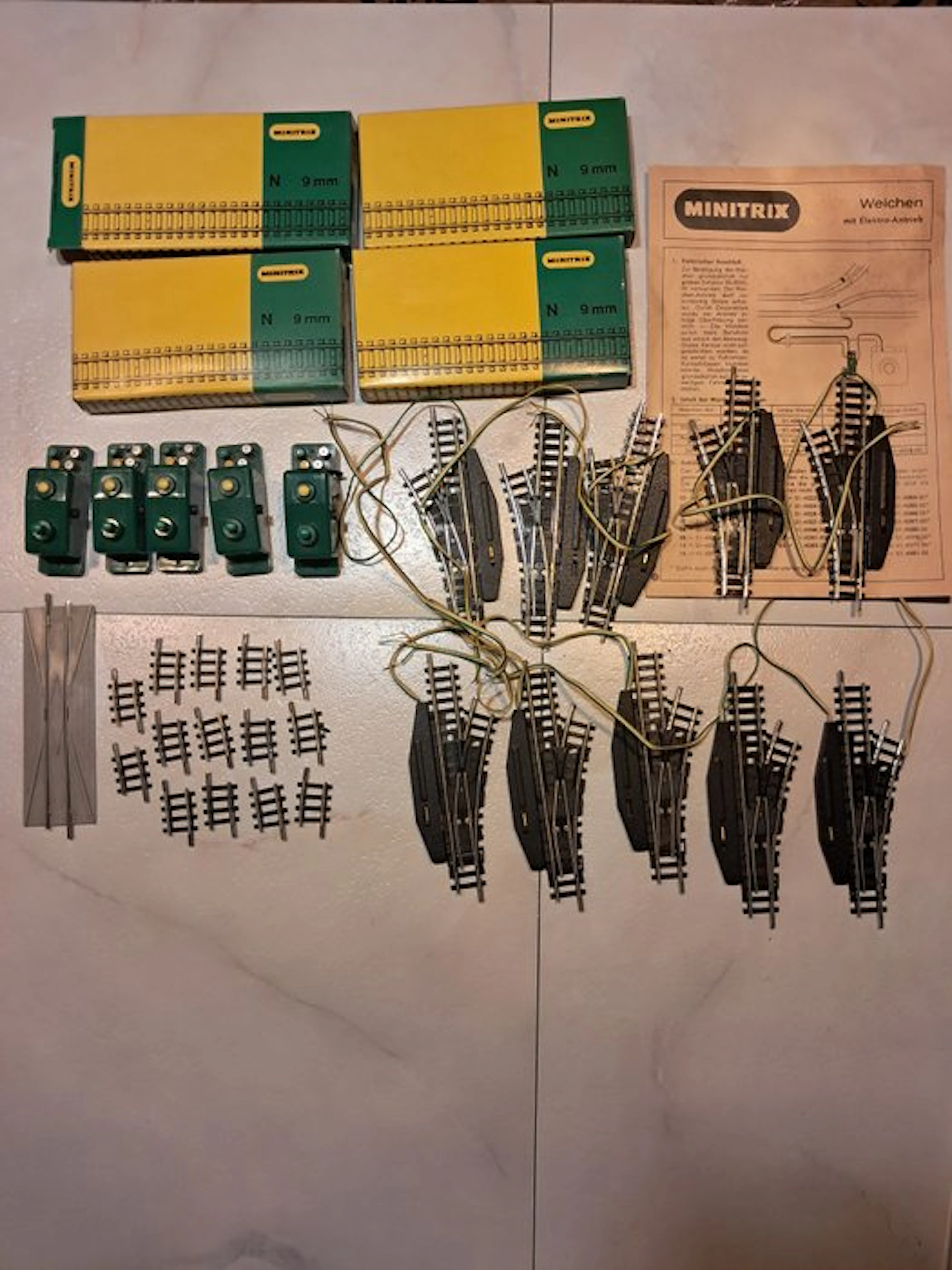 Minitrix N - Model train (30) - Contains several electrically operated turnouts