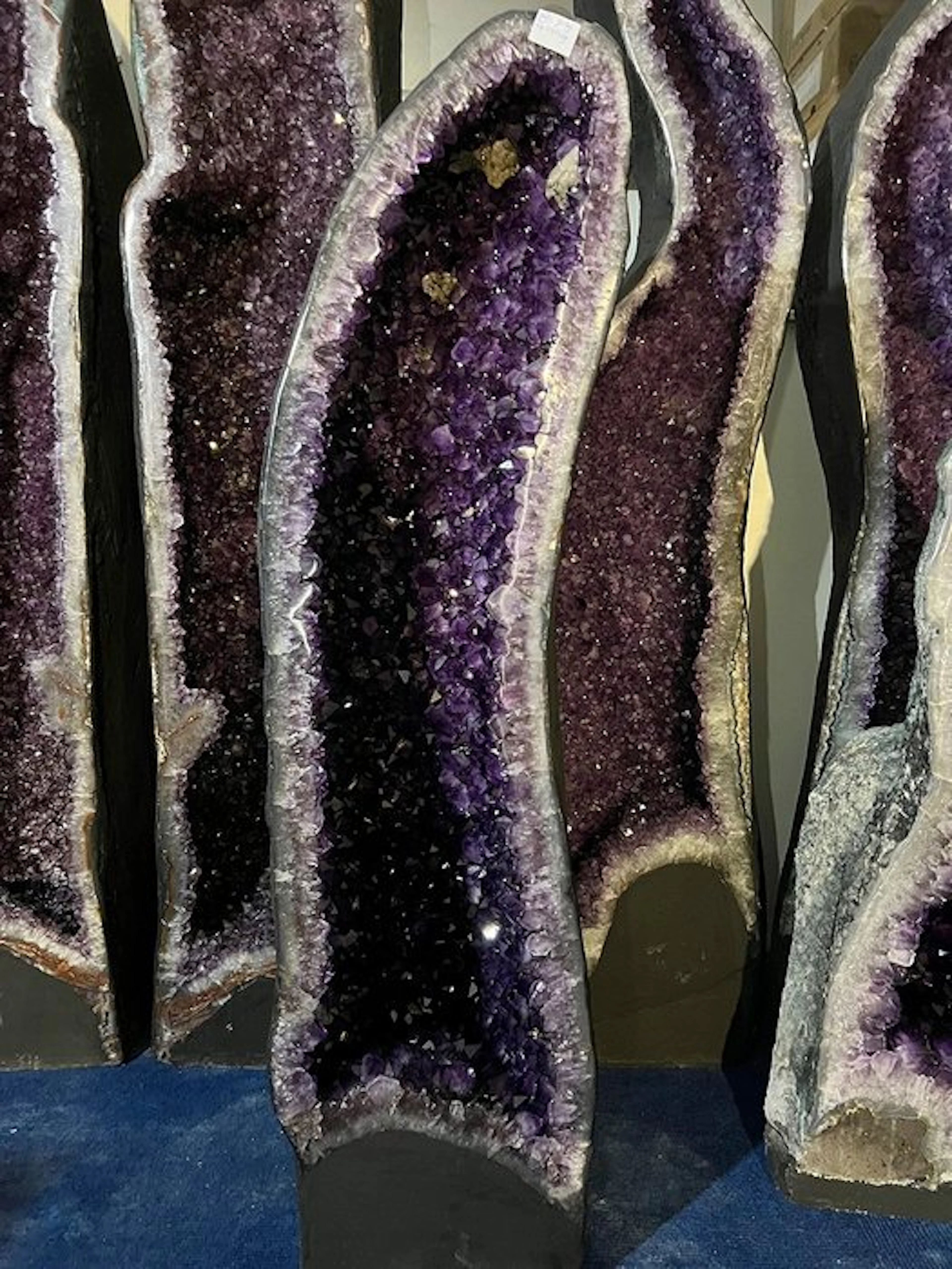 Amethyst Geode - Height: 109 cm - Width: 25 cm- 90 kg - (1)