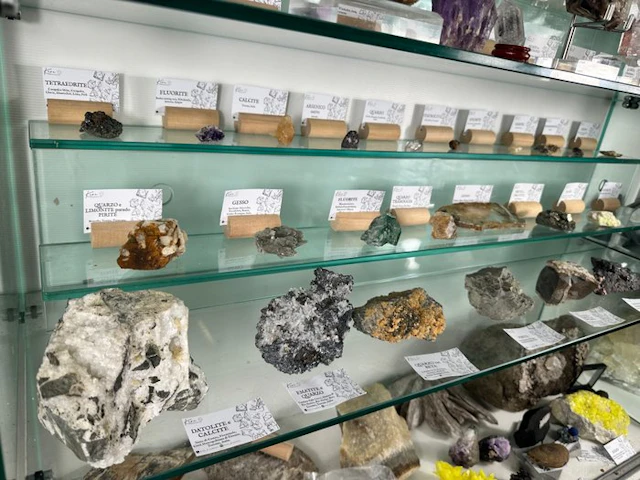 Important collection of minerals from the 90s pt2 Mineral...