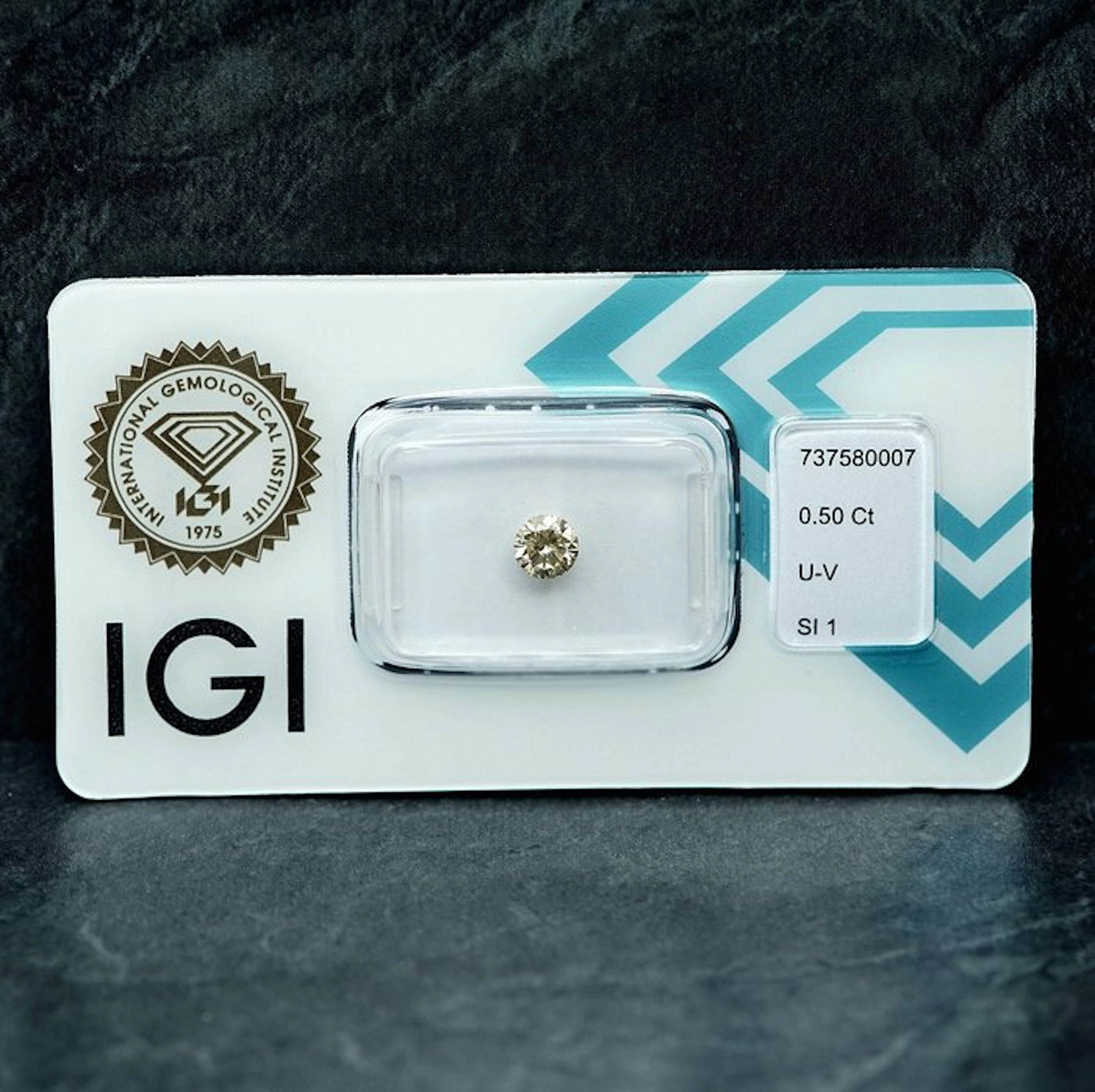No reserve price - 1 pcs Diamond (Natural coloured)...