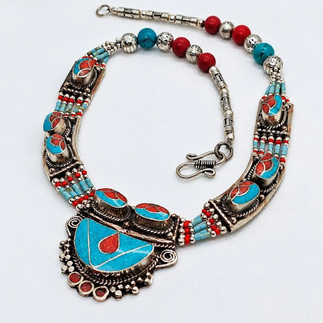 Handmade choker. Turquoise and coral. Metal. - Necklace - Nepal.