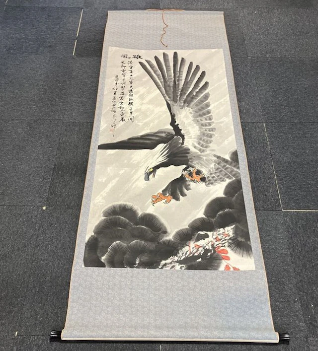 A beautiful Hawk with pine three 老松鷹図 - Rōshō Taka-zu...