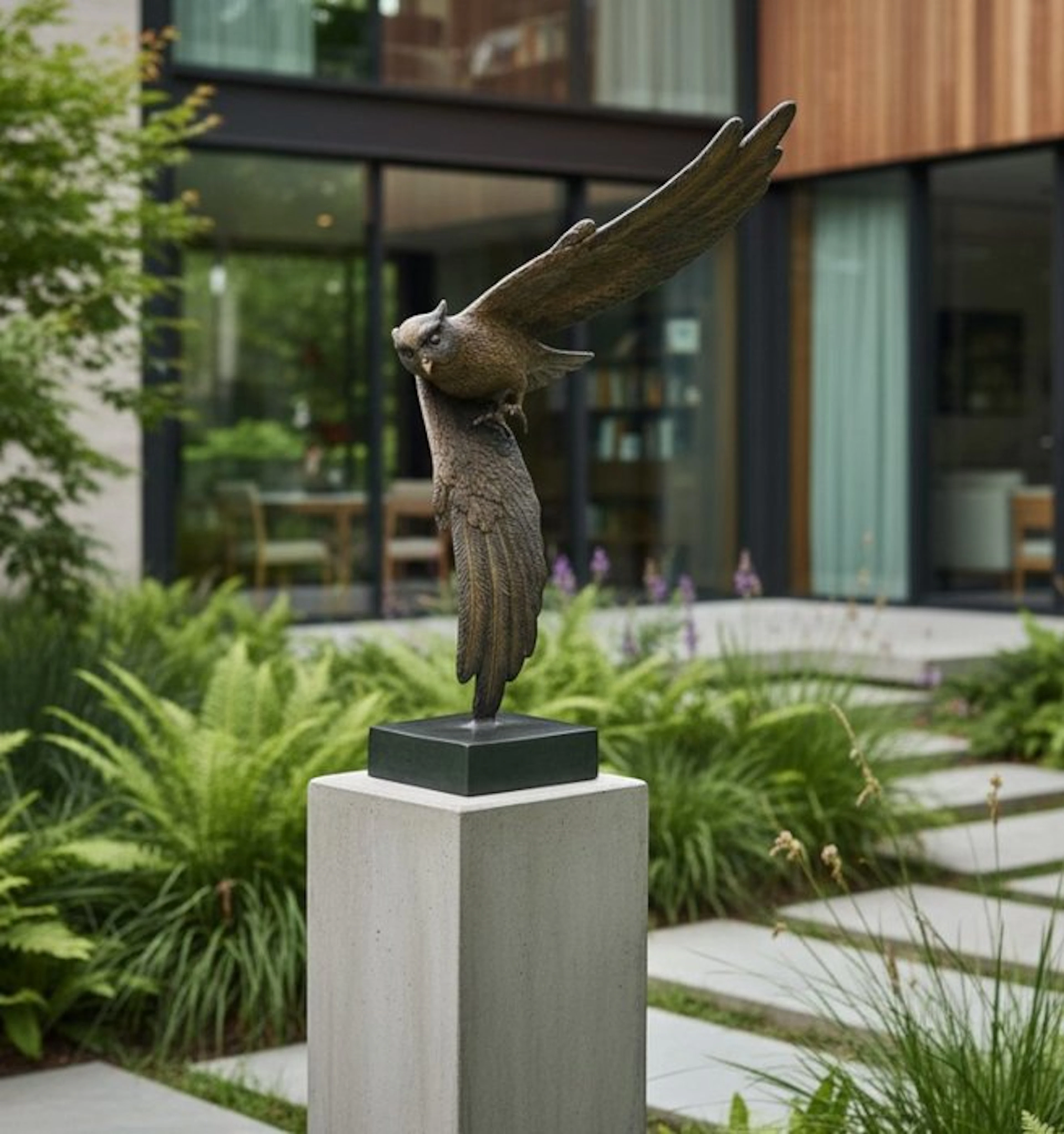 Sculpture, Owl in Flight - 48 cm - Bronze