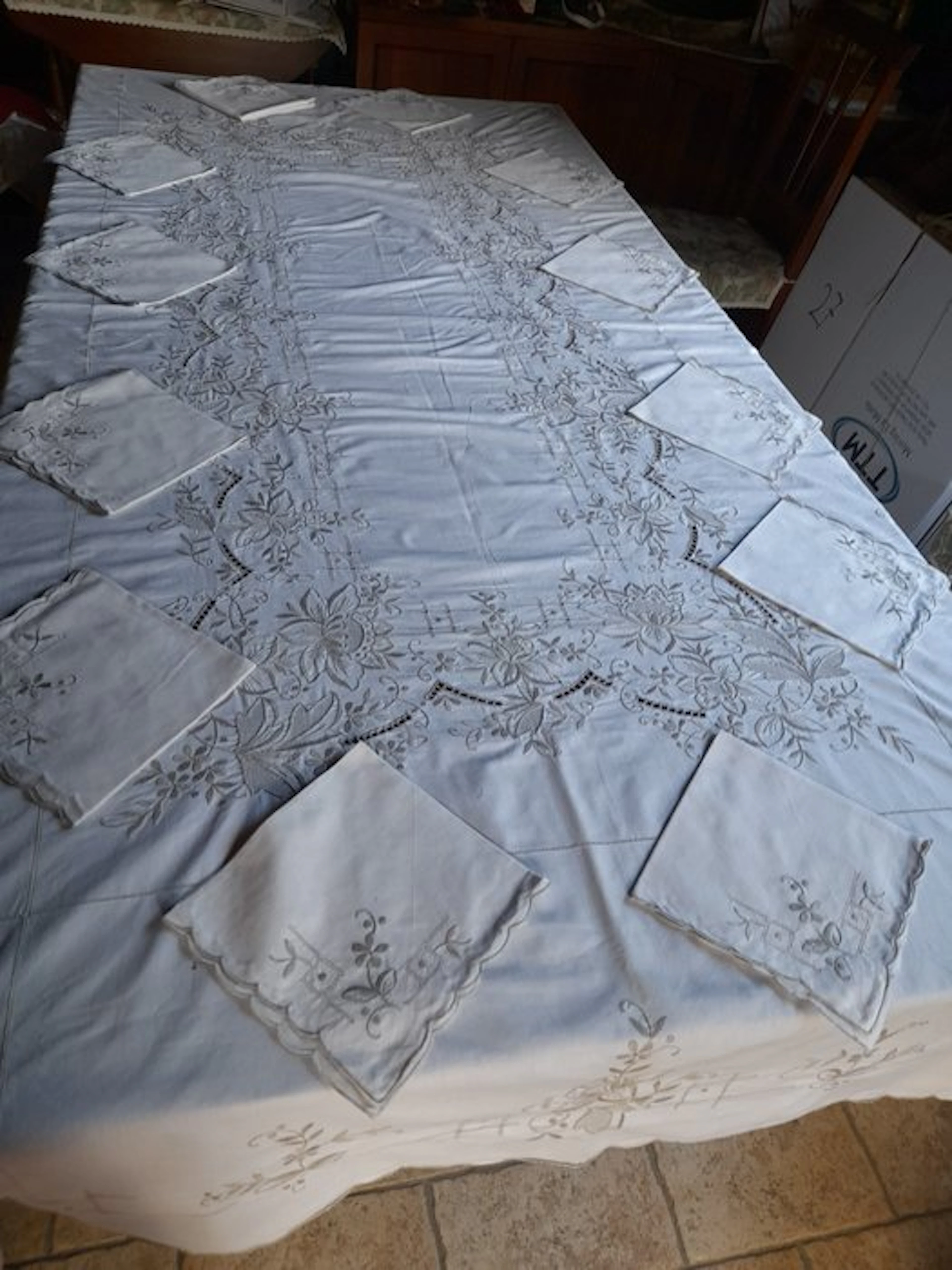 Tablecloth (13) - 250 cm - 160 cm - Hand-embroidered with 12 stitches